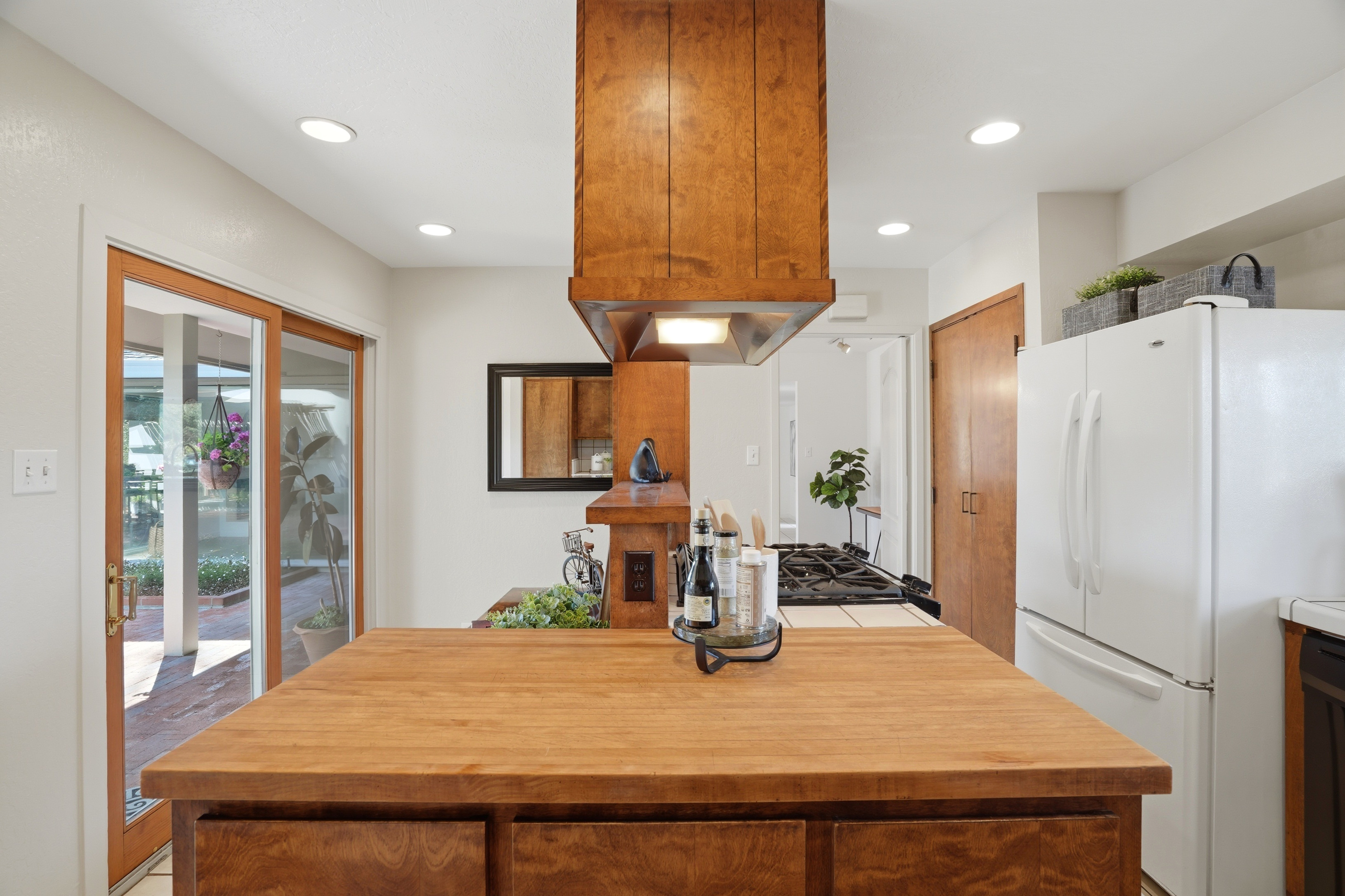  Single-Level Rancher in Coveted Neighborhood - 物件實景