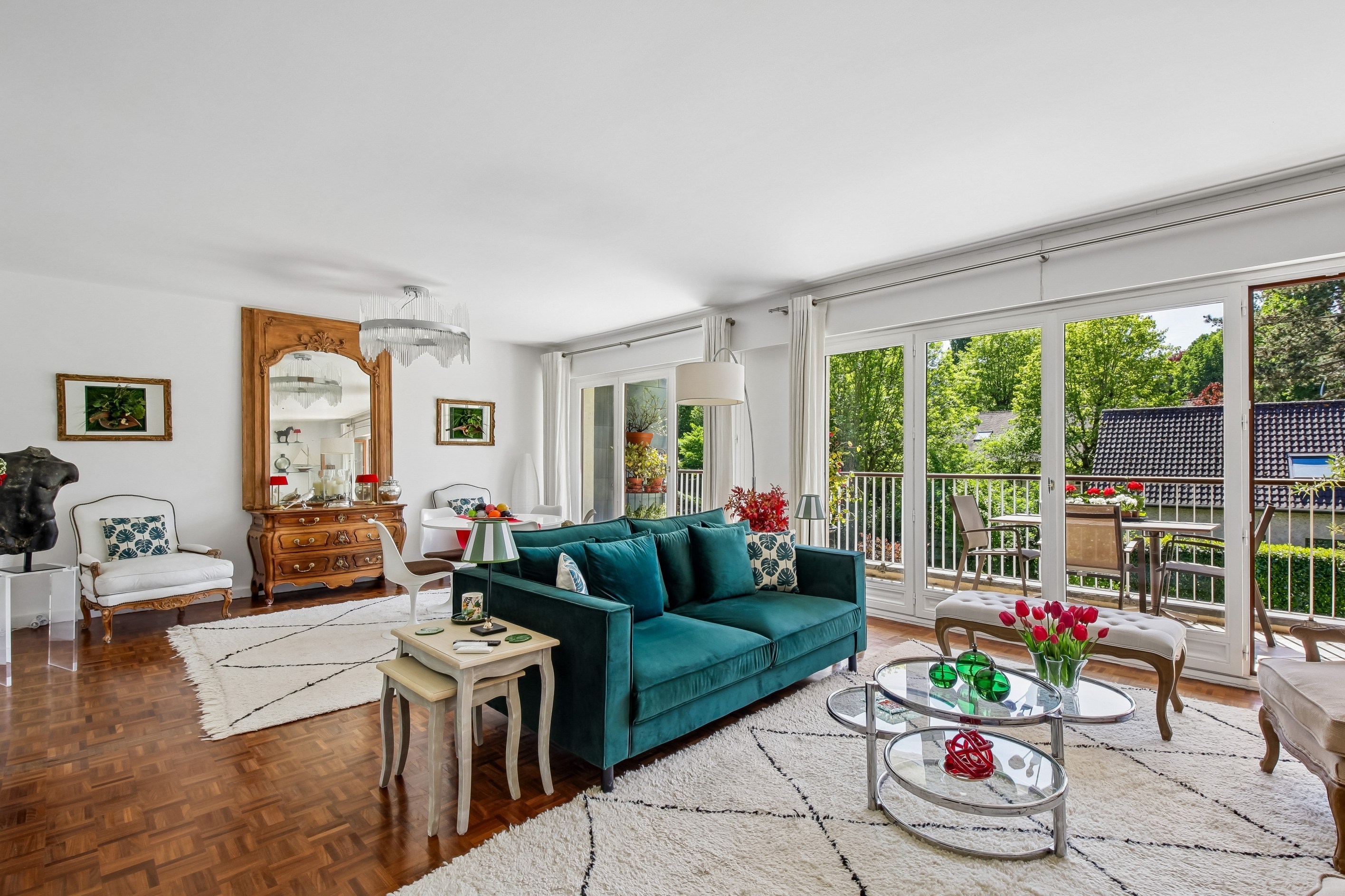  Sun-Filled Apartment with Terrace, Balcony and Open Green Views - 物件實景