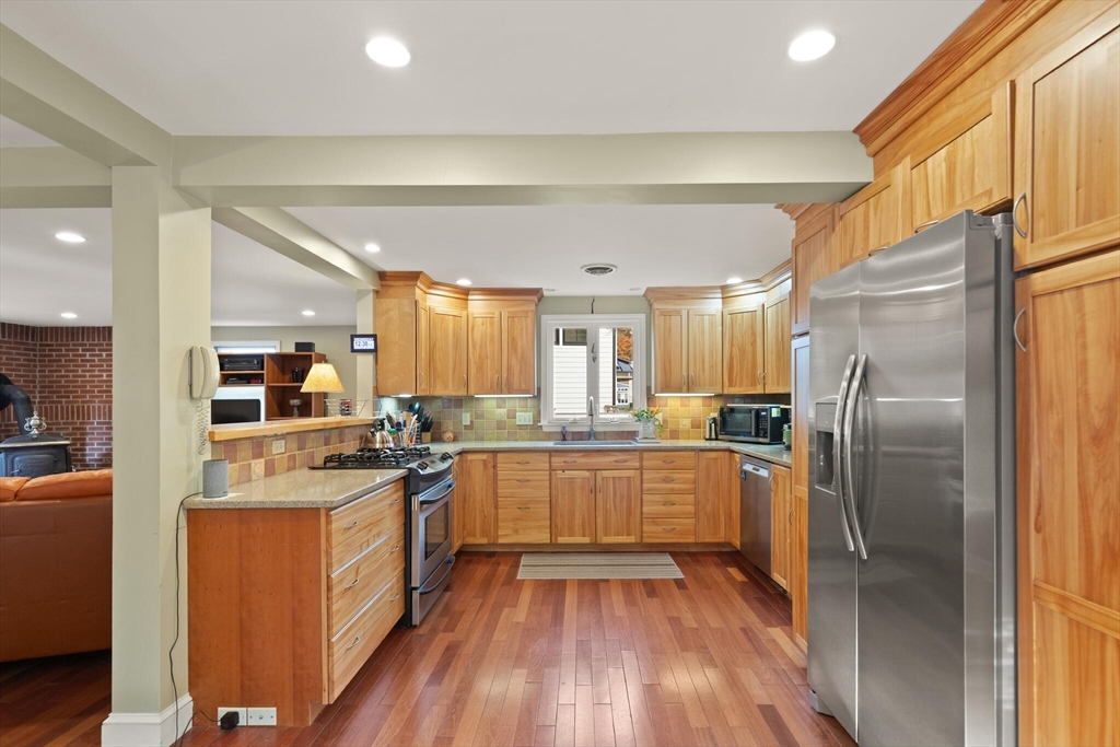 Lynnfield, Massachusetts, 01940, United States, 3 Bedrooms Bedrooms, ,2 BathroomsBathrooms,Residential,For Sale,1987735