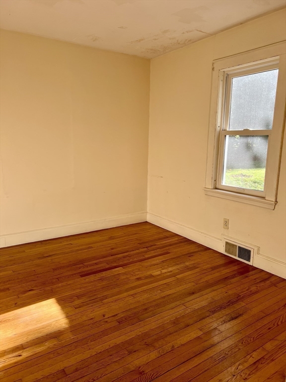 Framingham, Massachusetts, 01702, United States, 4 Bedrooms Bedrooms, ,2 BathroomsBathrooms,Residential,For Sale,1967080