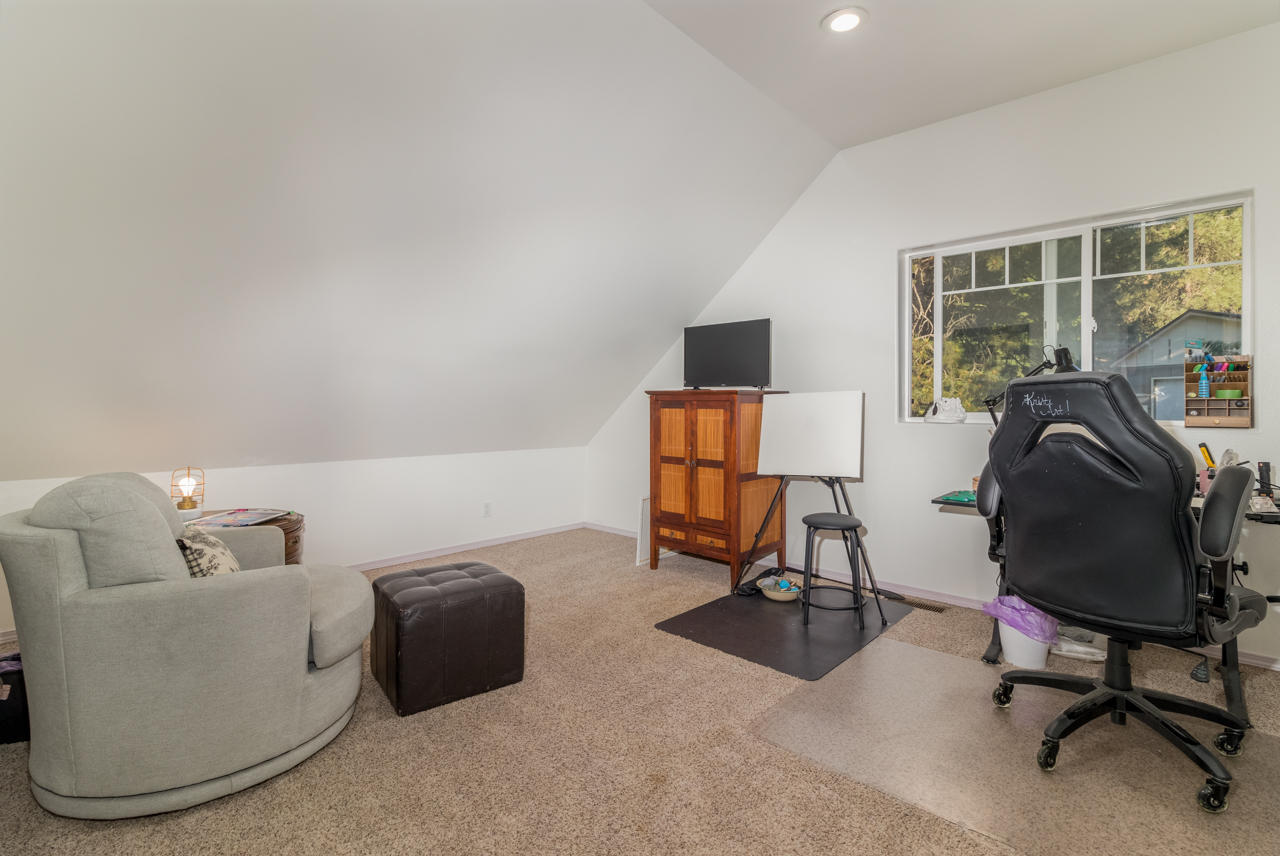 Bonners Ferry, Idaho, 83805, United States, 5 Bedrooms Bedrooms, ,5 BathroomsBathrooms,Residential,For Sale,1879157