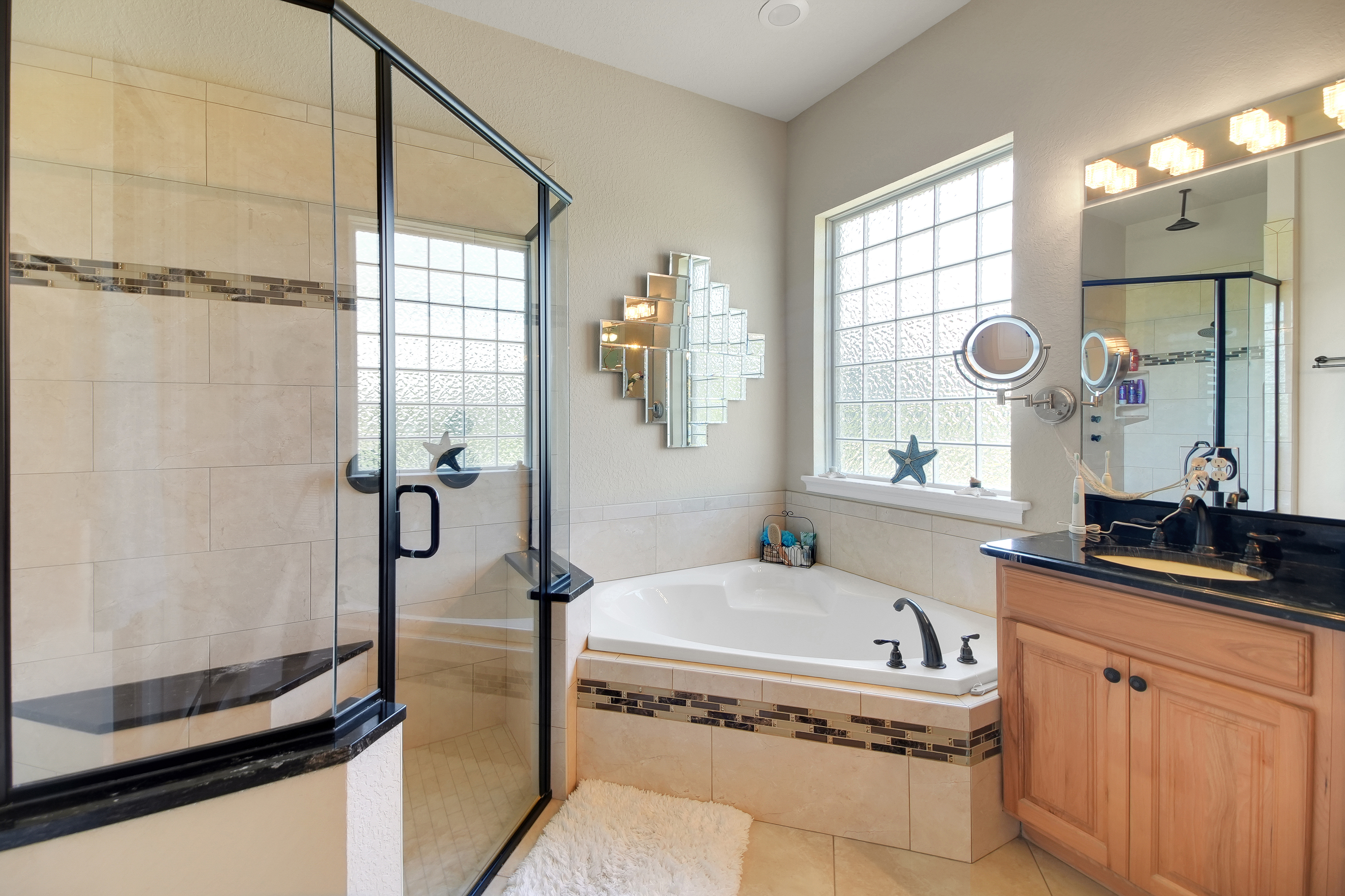 Weirsdale, Florida, 32195, United States, 4 Bedrooms Bedrooms, ,3 BathroomsBathrooms,Residential,For Sale,1900688