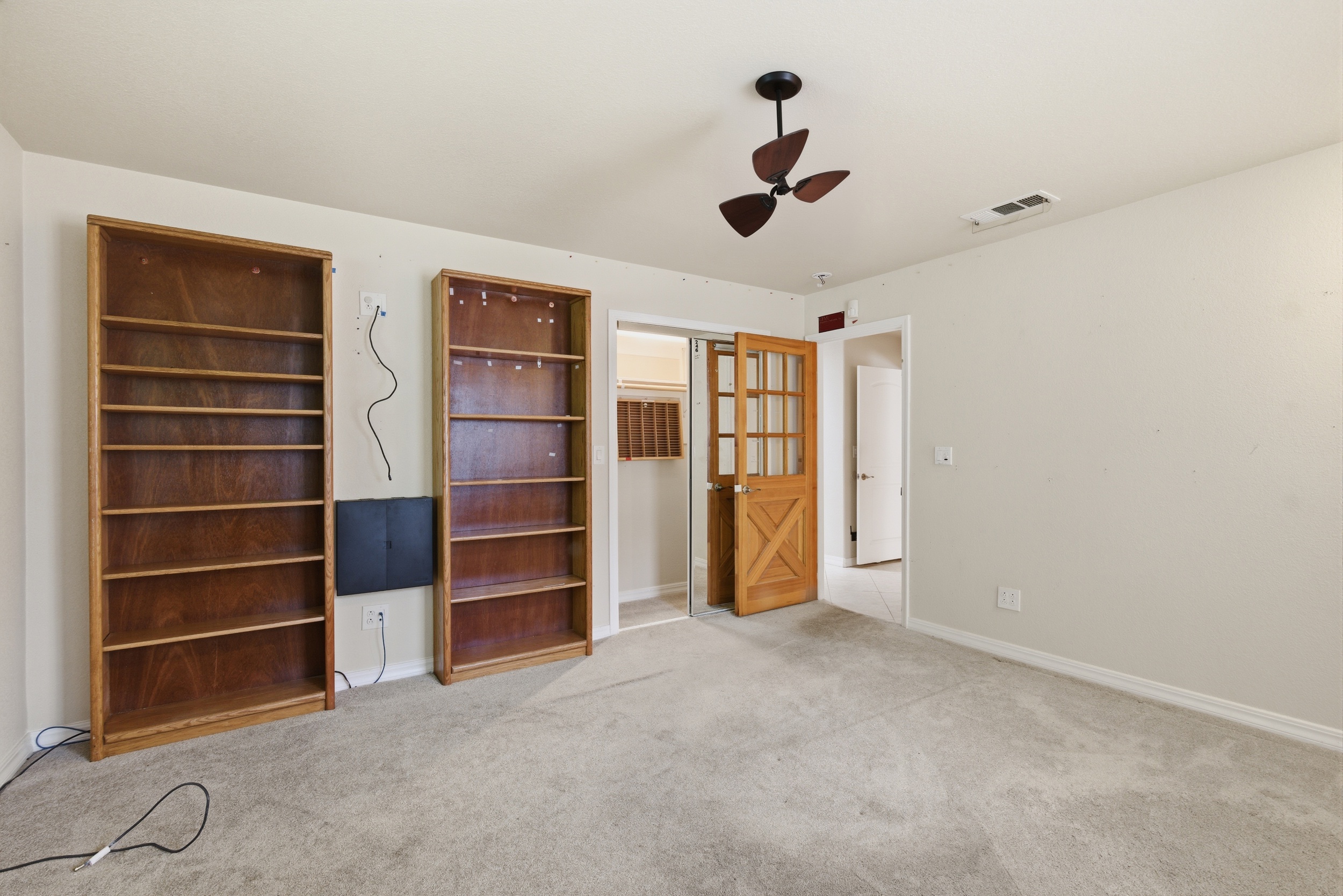  Spacious Charming Home  Updates  Comfortable Layout - 物件實景