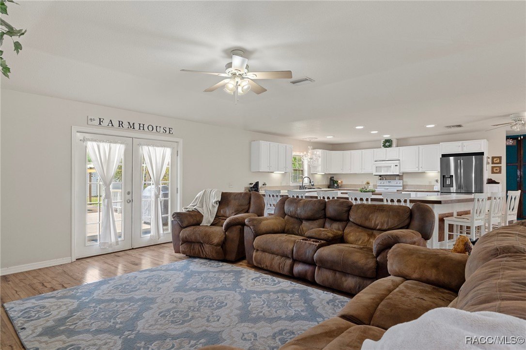 Crystal River, Florida, 34428, United States, 3 Bedrooms Bedrooms, ,3 BathroomsBathrooms,Residential,For Sale,1977079