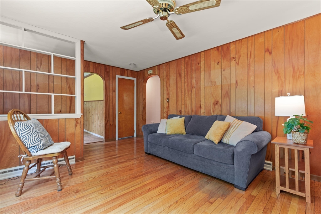 Easton, Massachusetts, 02356, United States, 3 Bedrooms Bedrooms, ,1 BathroomBathrooms,Residential,For Sale,1895599
