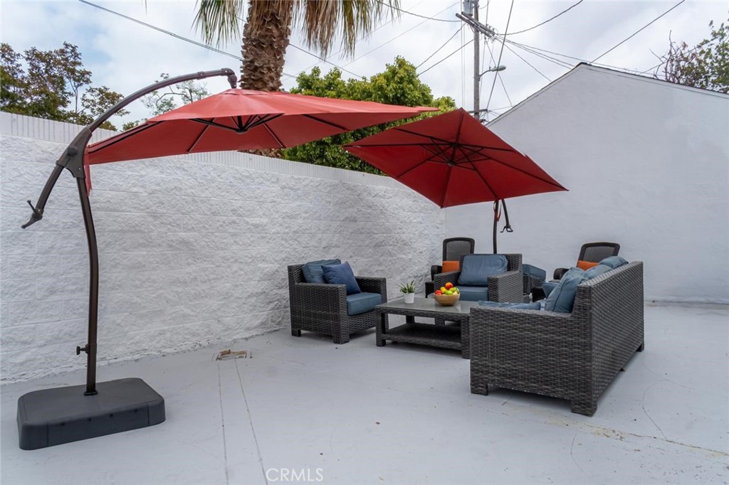 Los Angeles, California, 90043, United States, 3 Bedrooms Bedrooms, ,2 BathroomsBathrooms,Residential,For Sale,1981905