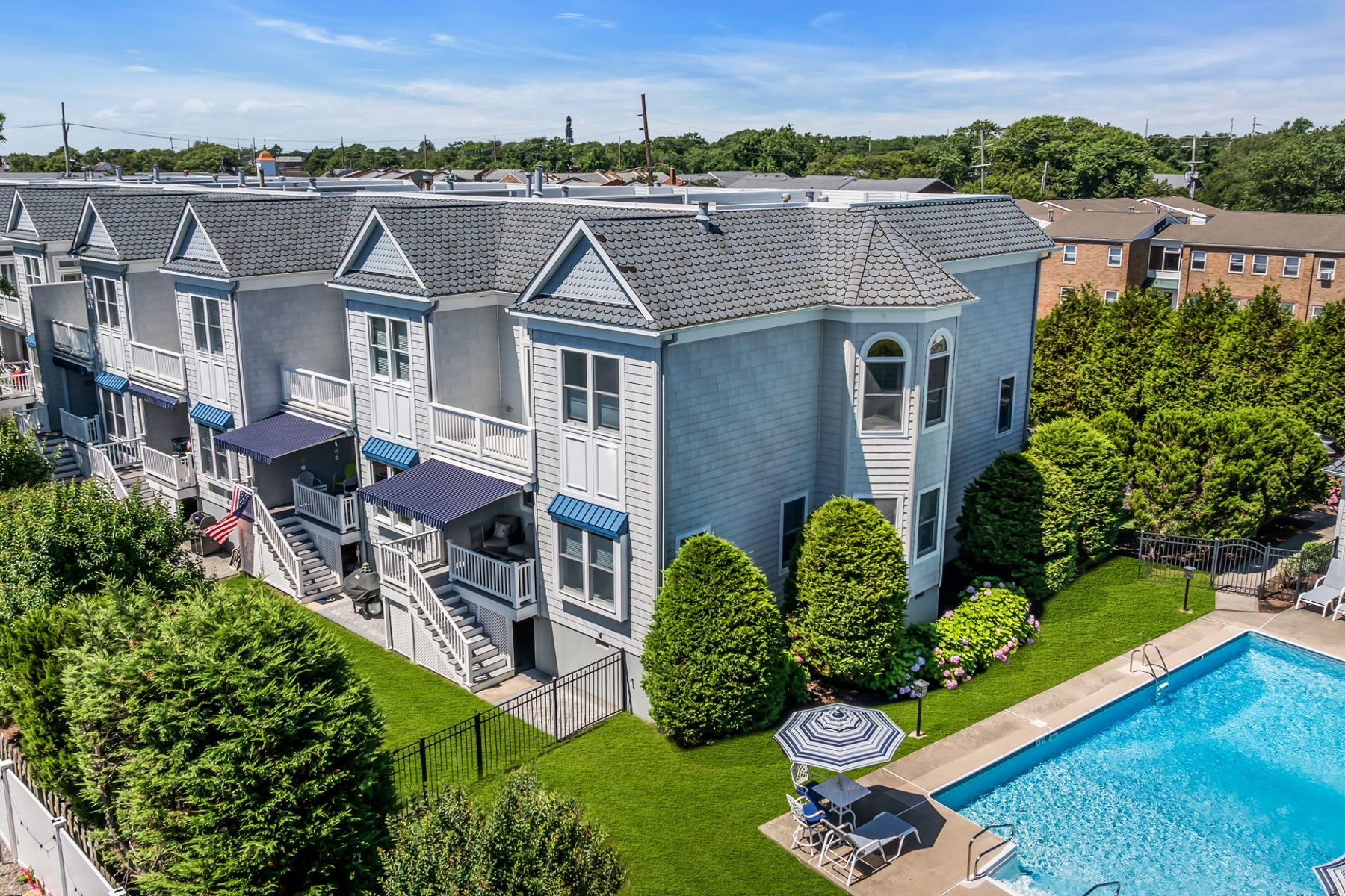  Rare End-Unit Coastal Townhome - 物件實景