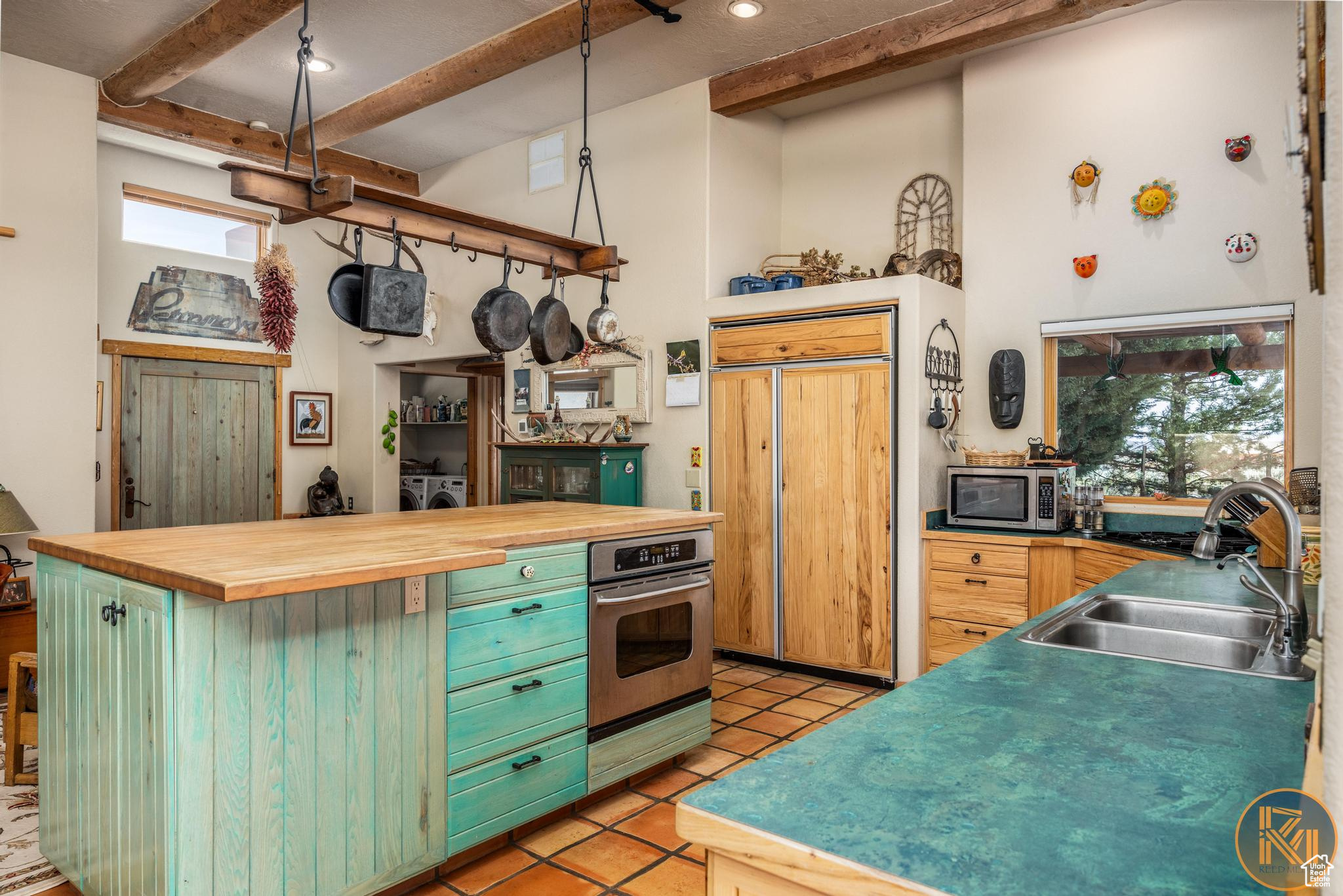 Kanab, Utah, 84741, United States, 2 Bedrooms Bedrooms, ,3 BathroomsBathrooms,Residential,For Sale,1903679