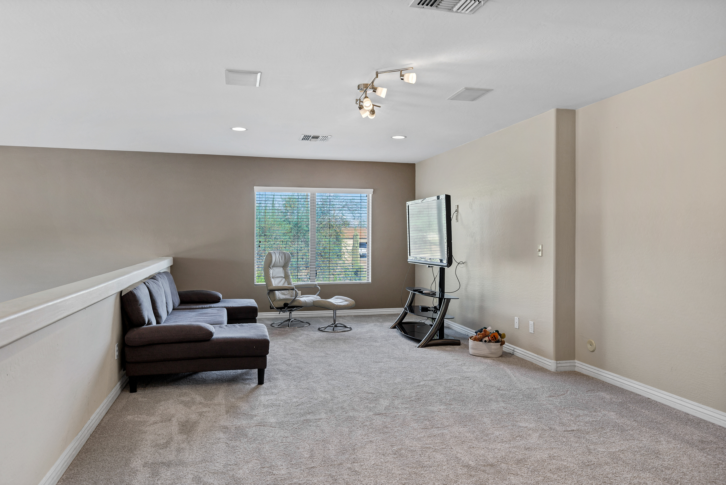 Mesa, Arizona, 85207, United States, 5 Bedrooms Bedrooms, ,4 BathroomsBathrooms,Residential,For Sale,1976858