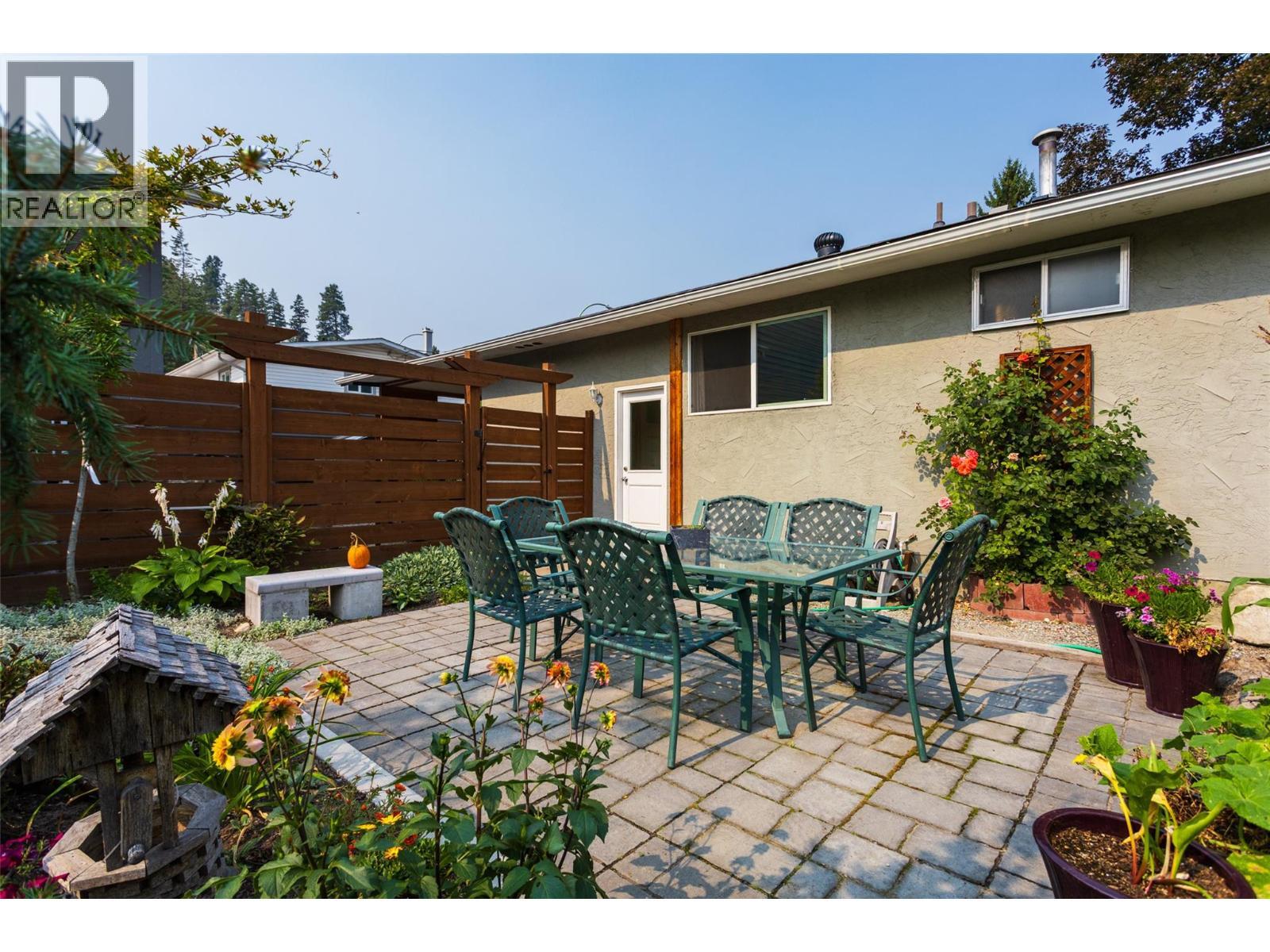 KELOWNA, British Columbia, V1V 1E2, CA, 4 Bedrooms Bedrooms, ,3 BathroomsBathrooms,Residential,For Sale,1961625