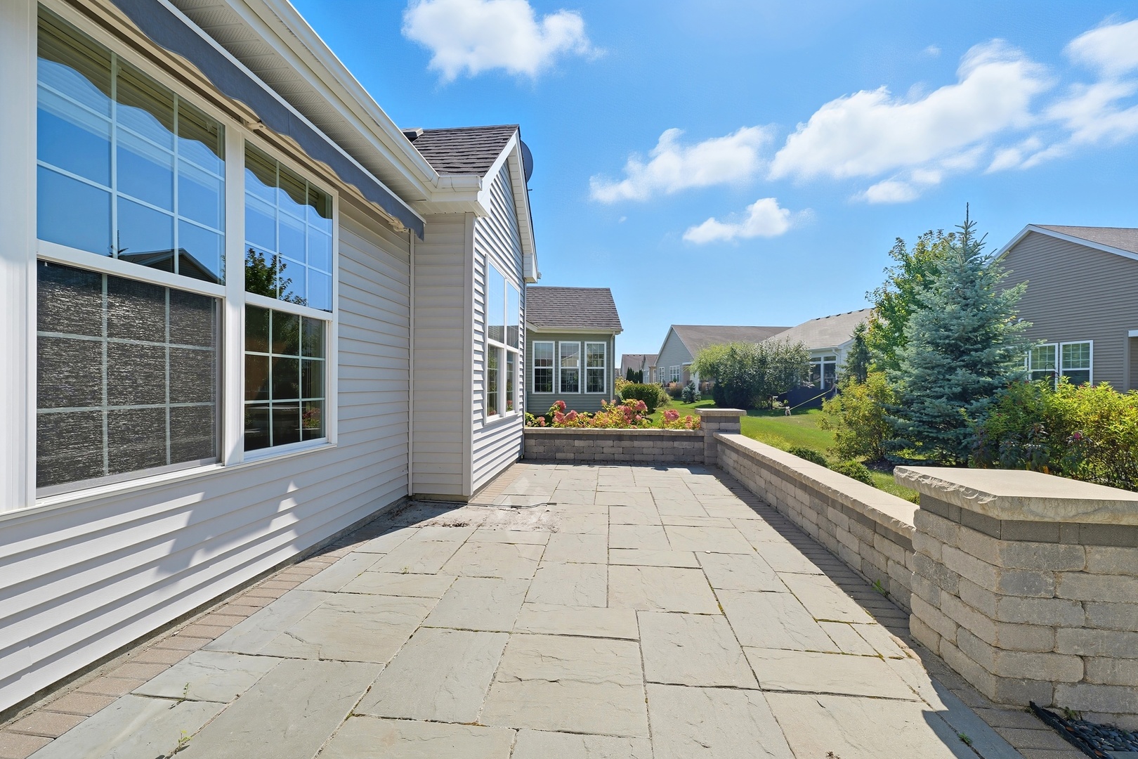 Naperville, Illinois, 60564, United States, 2 Bedrooms Bedrooms, ,2 BathroomsBathrooms,Residential,For Sale,1986332