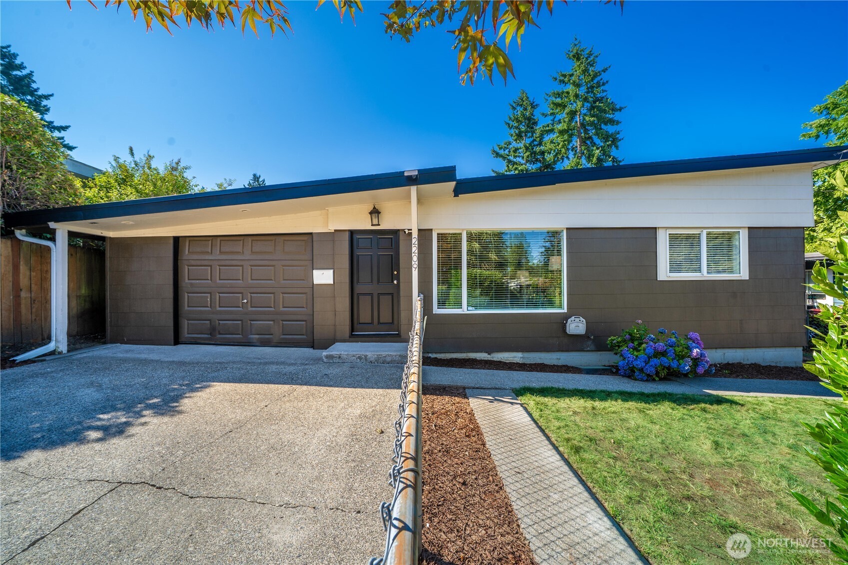 Renton, Washington, 98056, United States, 2 Bedrooms Bedrooms, ,1 BathroomBathrooms,Residential,For Sale,1907773