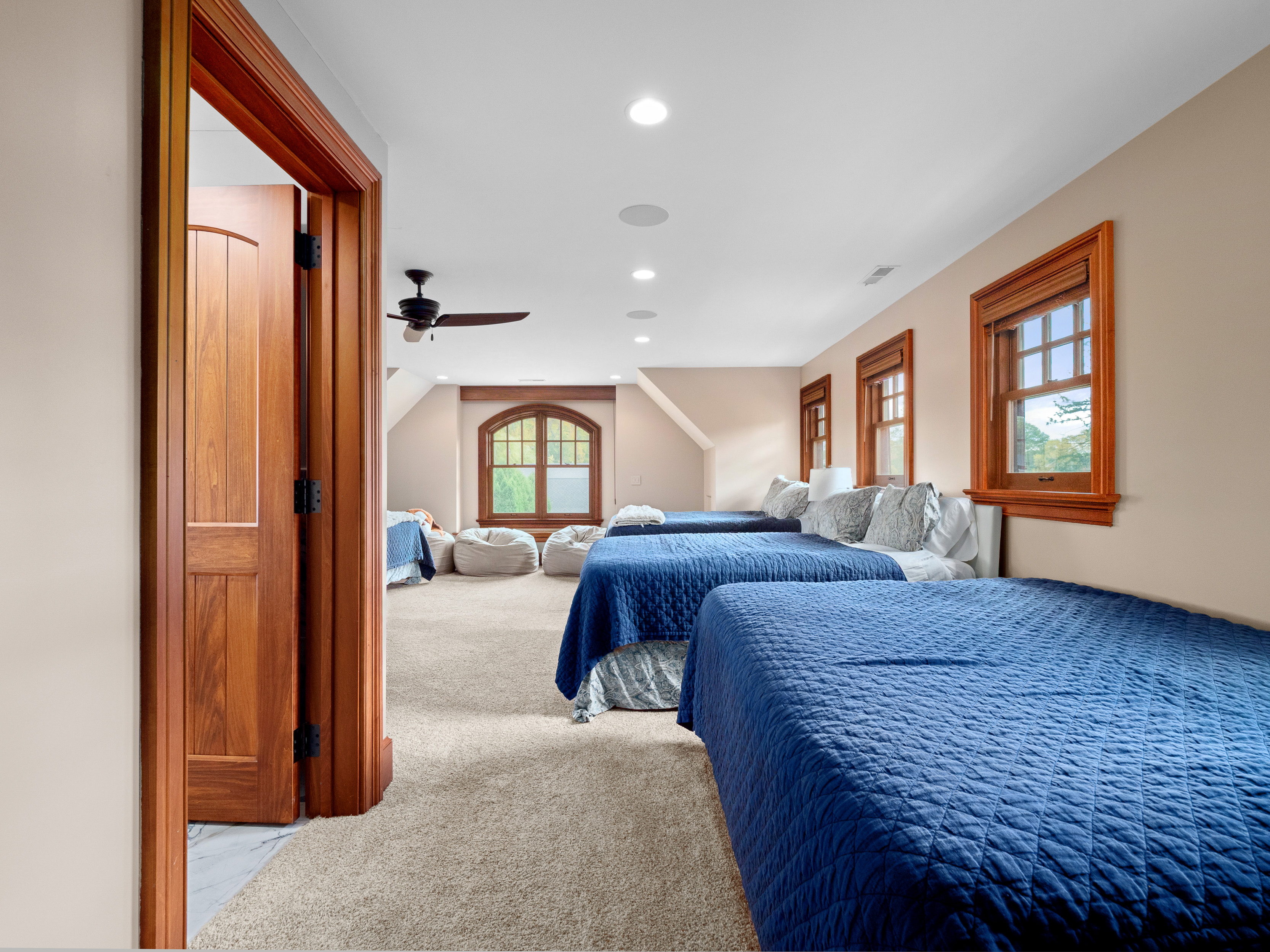  Multiple Residences on a 2.7 Acre Peninsula off Lake Wawasee - 物件實景