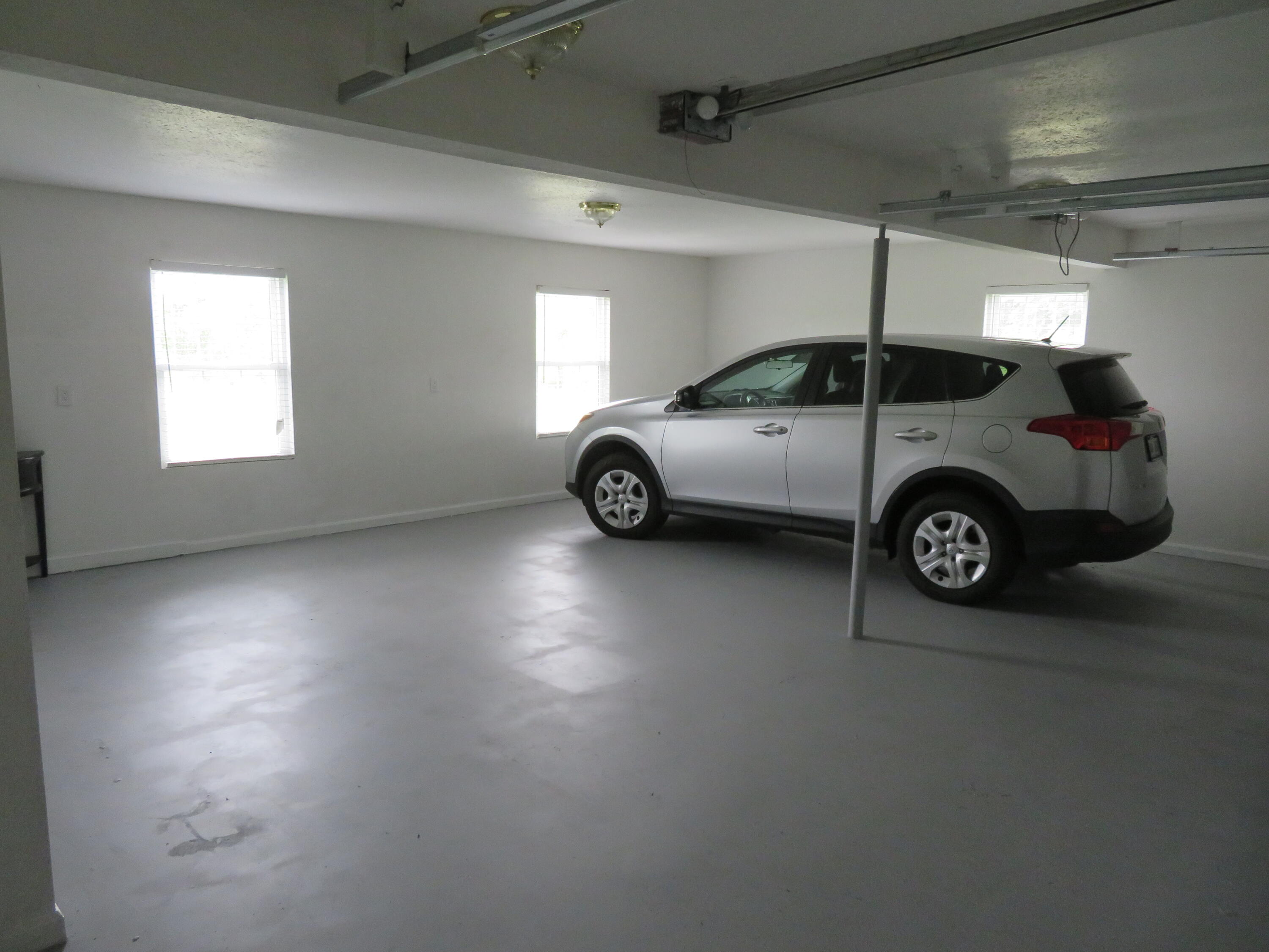 Jeffersonville, Kentucky, 40337, United States, 5 Bedrooms Bedrooms, ,4 BathroomsBathrooms,Residential,For Sale,1989610