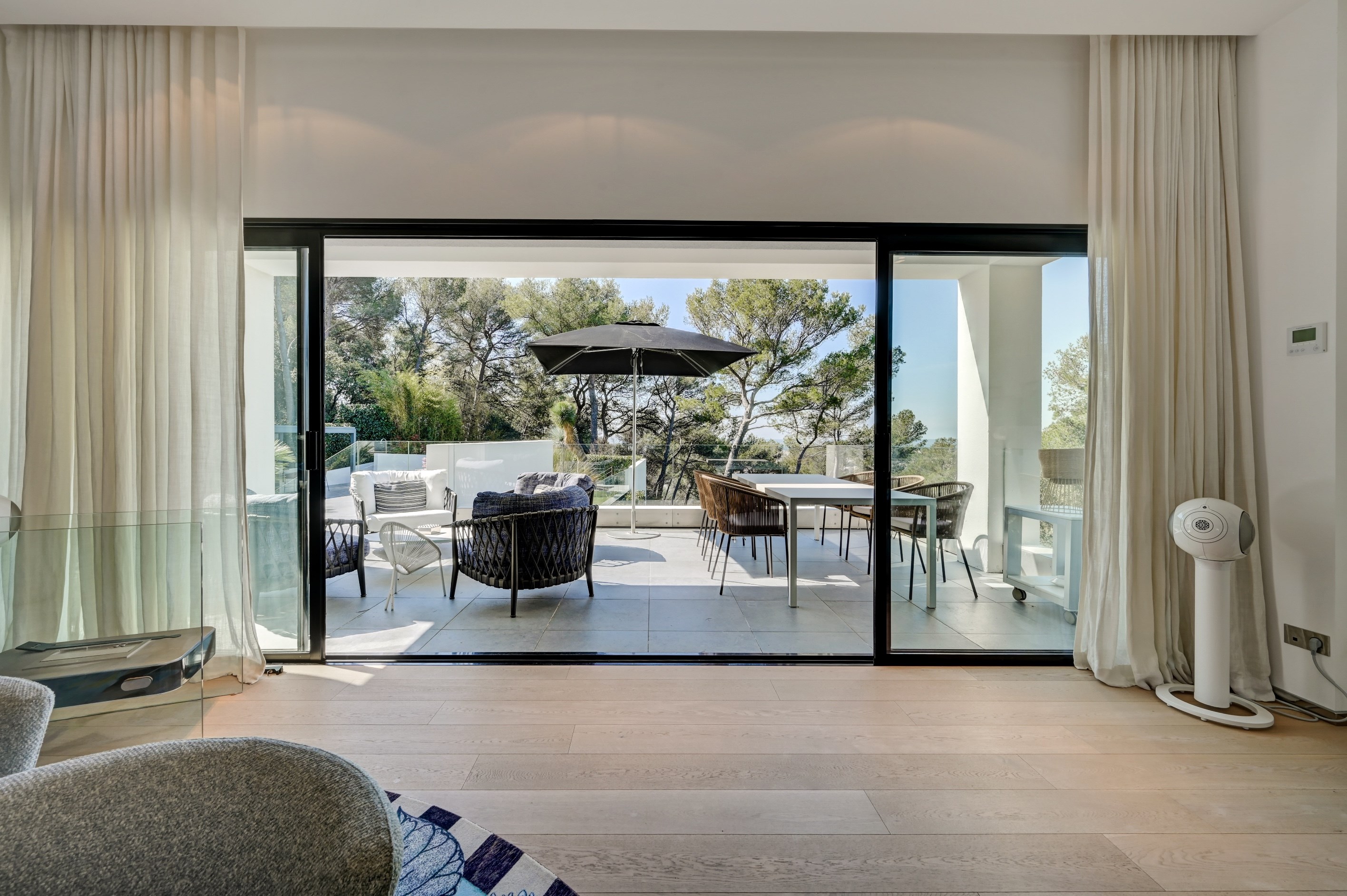  Les Pinchinats — Contemporary Property in a Dominant Position on 7,000 sqm with… - 物件實景