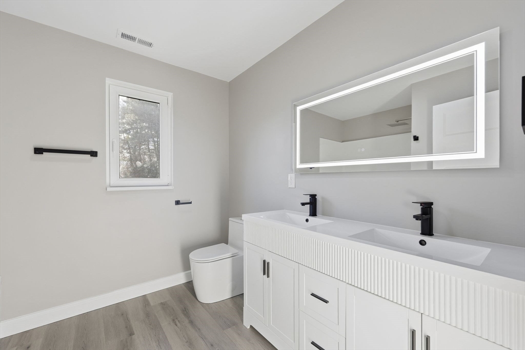 Holyoke, Massachusetts, 01040, United States, 3 Bedrooms Bedrooms, ,3 BathroomsBathrooms,Residential,For Sale,2003415