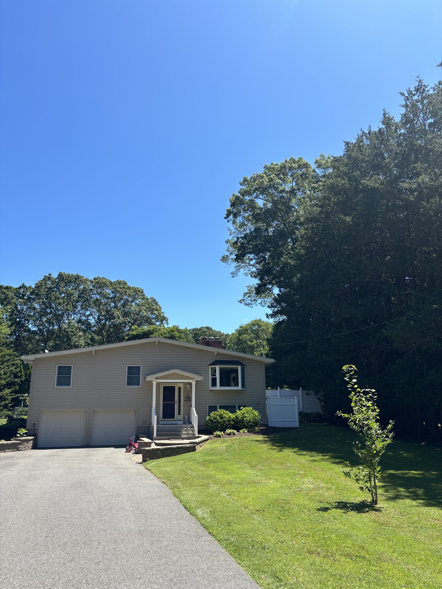 East Lyme, Connecticut, 06357, United States, 3 Bedrooms Bedrooms, ,2 BathroomsBathrooms,Residential,For Sale,1931029