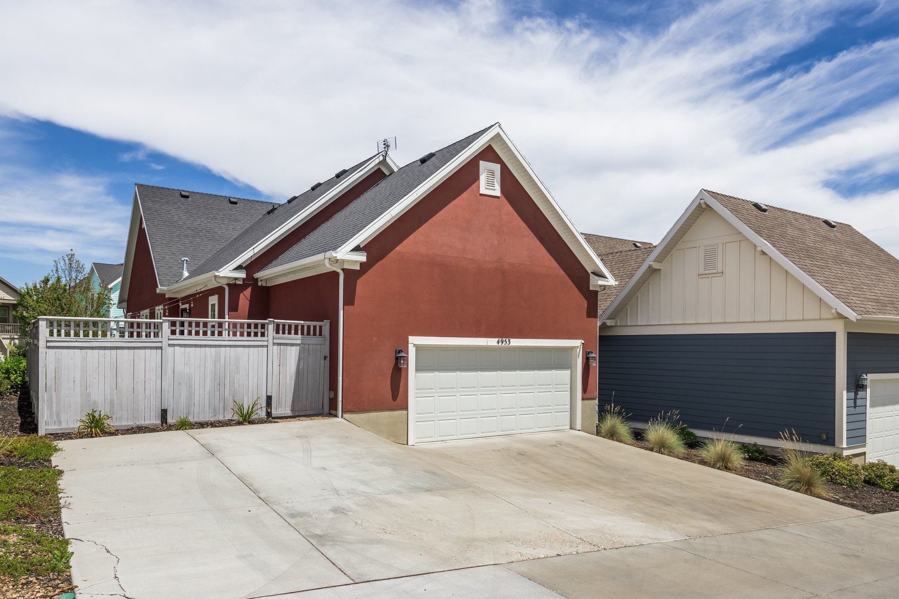  Move-In Ready in Daybreak — Steps from the Lake, Loaded with Custom Upgrades - 物件實景