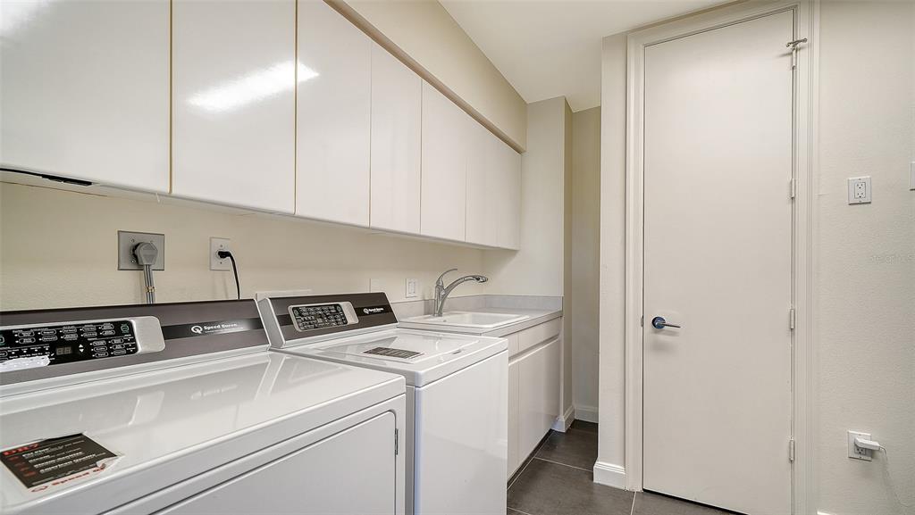 Longboat Key, Florida, 34228, United States, 3 Bedrooms Bedrooms, ,3 BathroomsBathrooms,Residential,For Sale,1989594