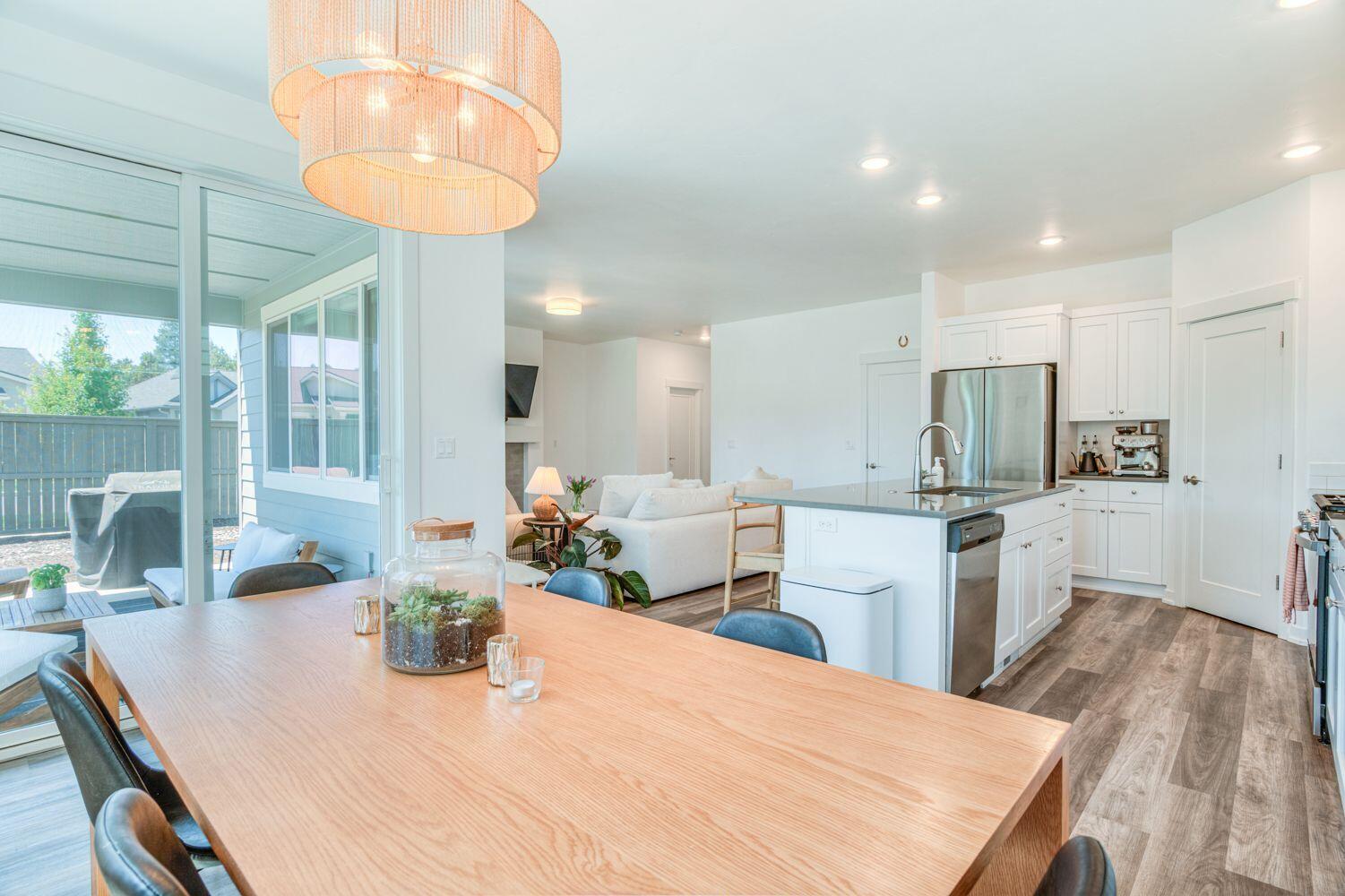 Bend, Oregon, 97702, United States, 3 Bedrooms Bedrooms, ,3 BathroomsBathrooms,Residential,For Sale,1977775