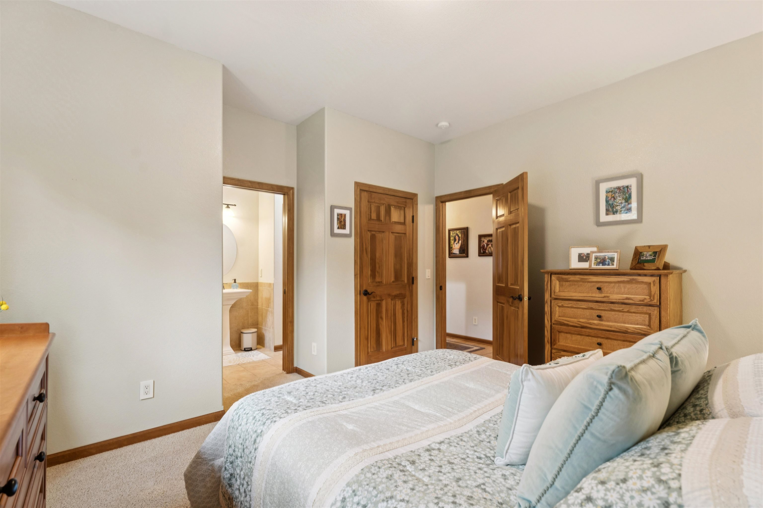 NEENAH, Wisconsin, 54956, United States, 3 Bedrooms Bedrooms, ,2 BathroomsBathrooms,Residential,For Sale,1913087
