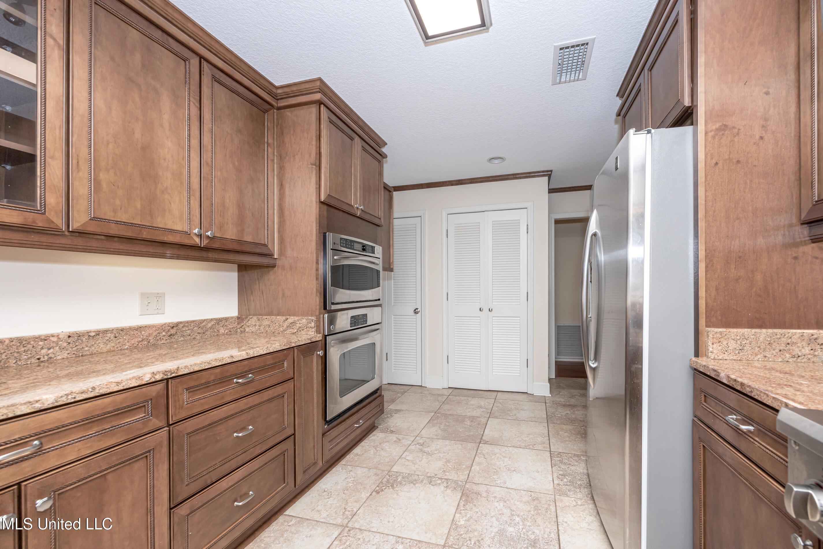 Ocean Springs, Mississippi, 39564, United States, 3 Bedrooms Bedrooms, ,3 BathroomsBathrooms,Residential,For Sale,1903607