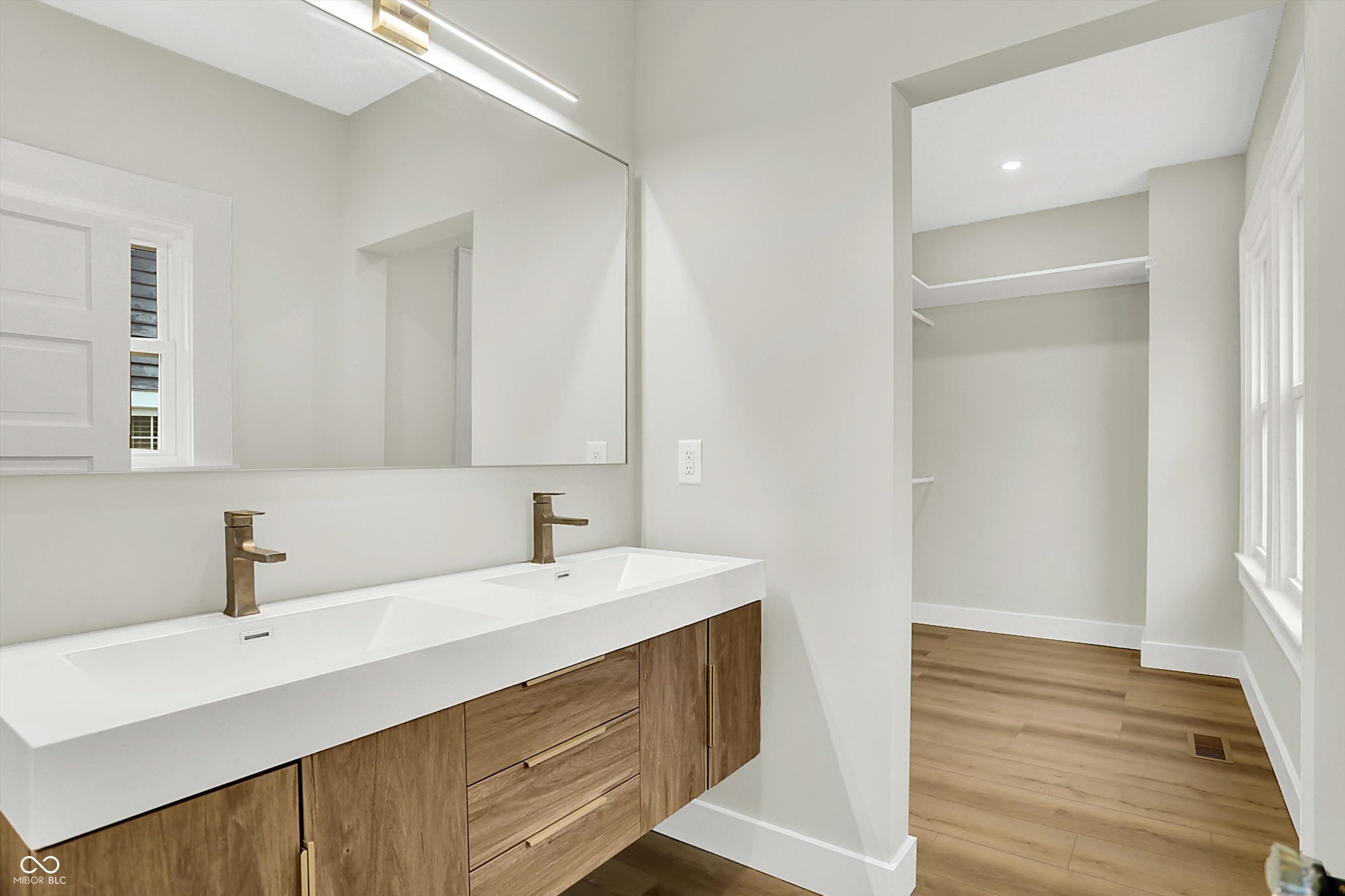 Indianapolis, Indiana, 46205, United States, 3 Bedrooms Bedrooms, ,3 BathroomsBathrooms,Residential,For Sale,1982816