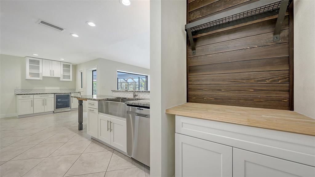 Sarasota, Florida, 34235, United States, 4 Bedrooms Bedrooms, ,3 BathroomsBathrooms,Residential,For Sale,1903701