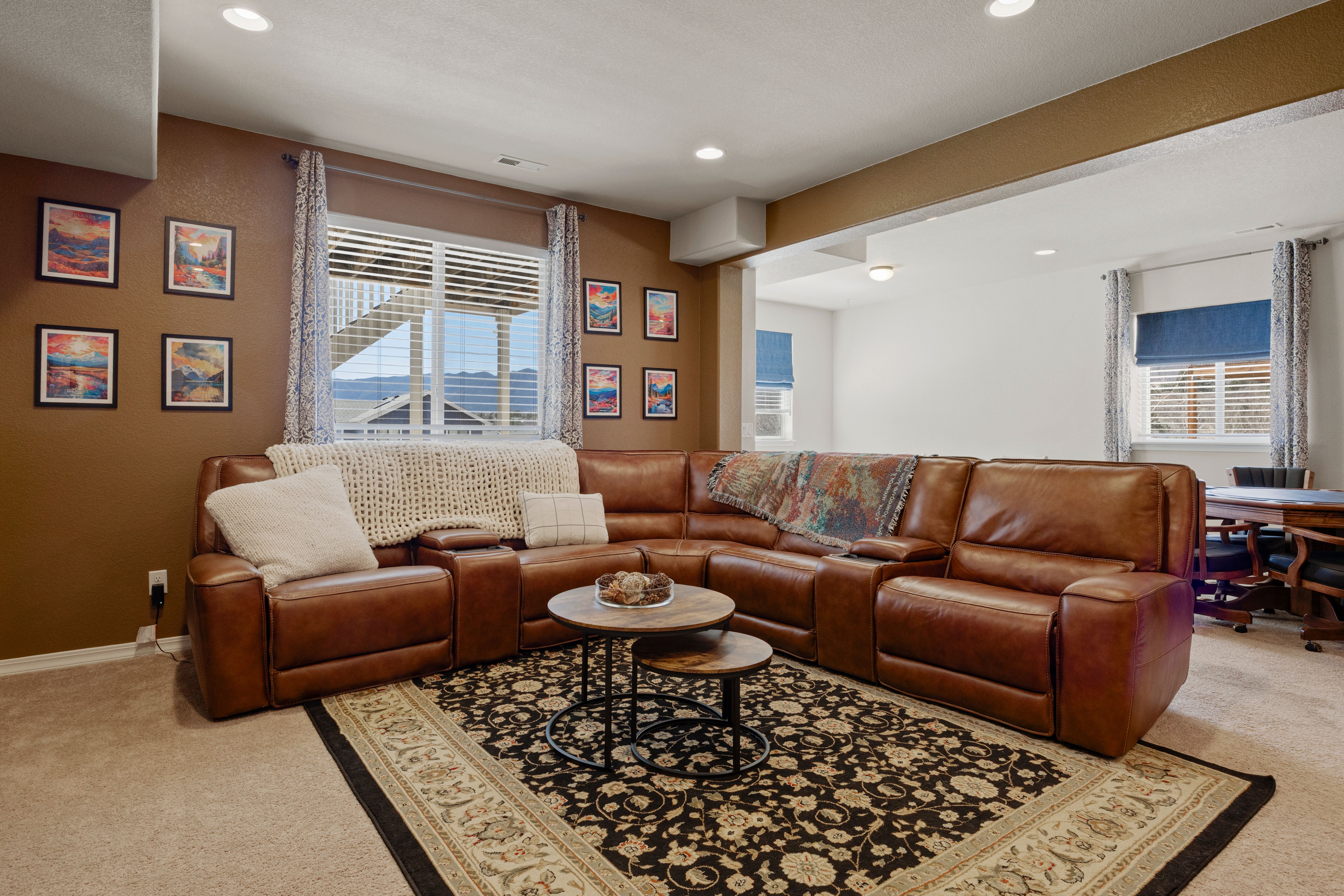  Open, Spacious, Upgraded, Walkout Rancher is Meticulous and with Views - 物件實景