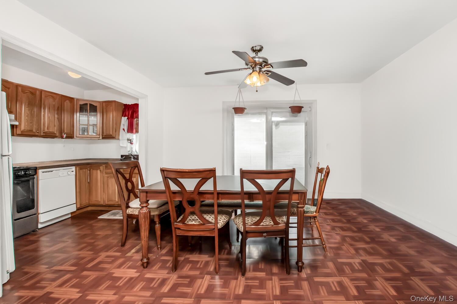 Yonkers, New York, 10701, United States, 3 Bedrooms Bedrooms, ,2 BathroomsBathrooms,Residential,For Sale,2000981