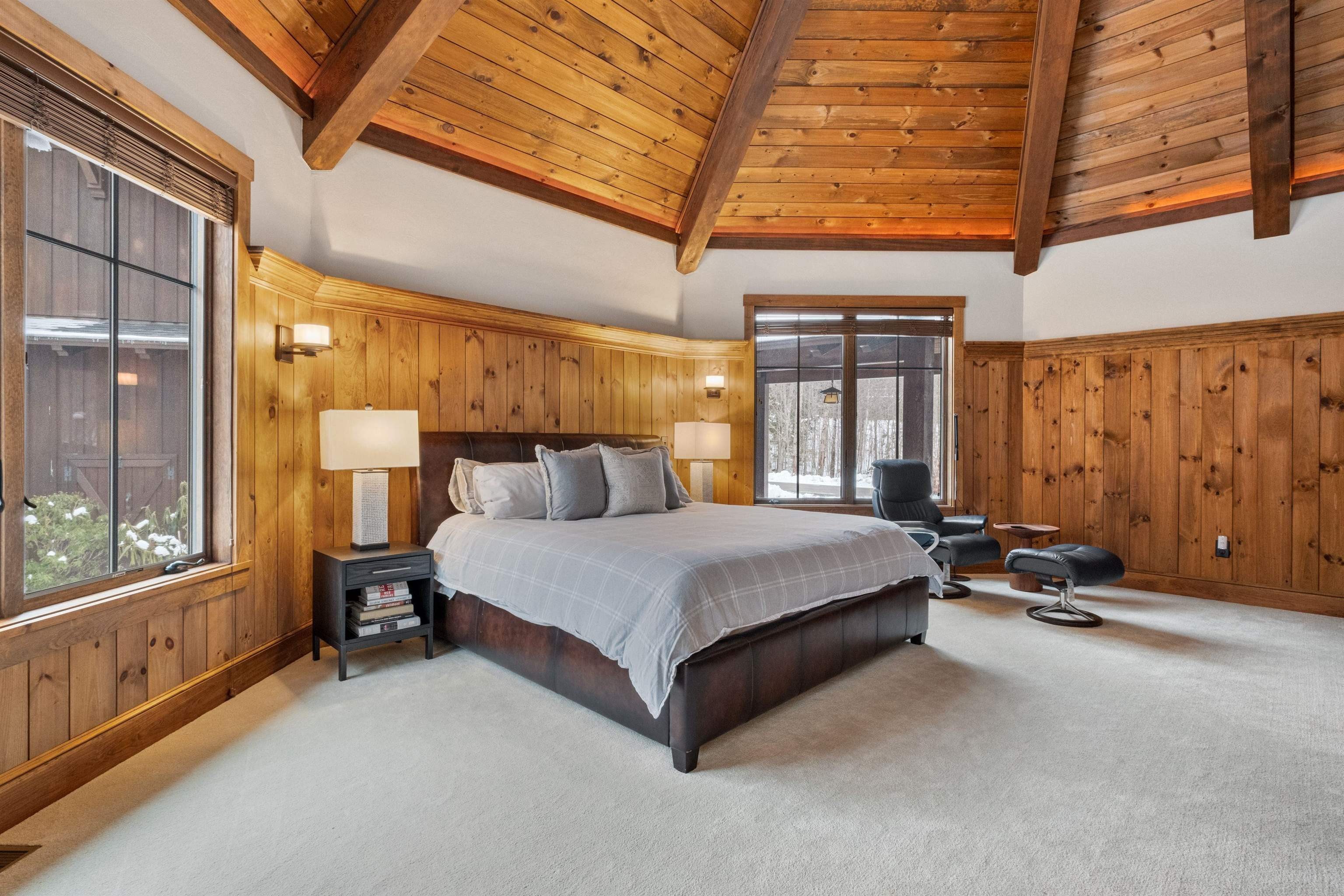 Lincoln, New Hampshire, 03251, United States, 7 Bedrooms Bedrooms, ,4 BathroomsBathrooms,Residential,For Sale,1983511