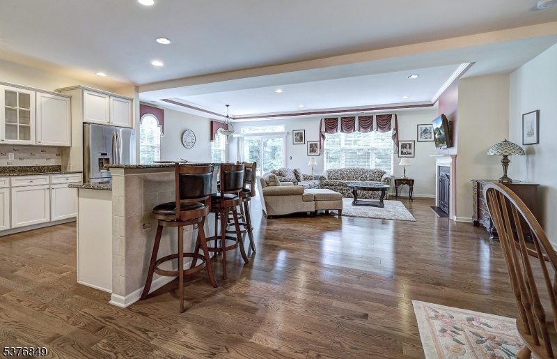 Franklin Twp., New Jersey, 08873, United States, 3 Bedrooms Bedrooms, ,2 BathroomsBathrooms,Residential,For Sale,1926291