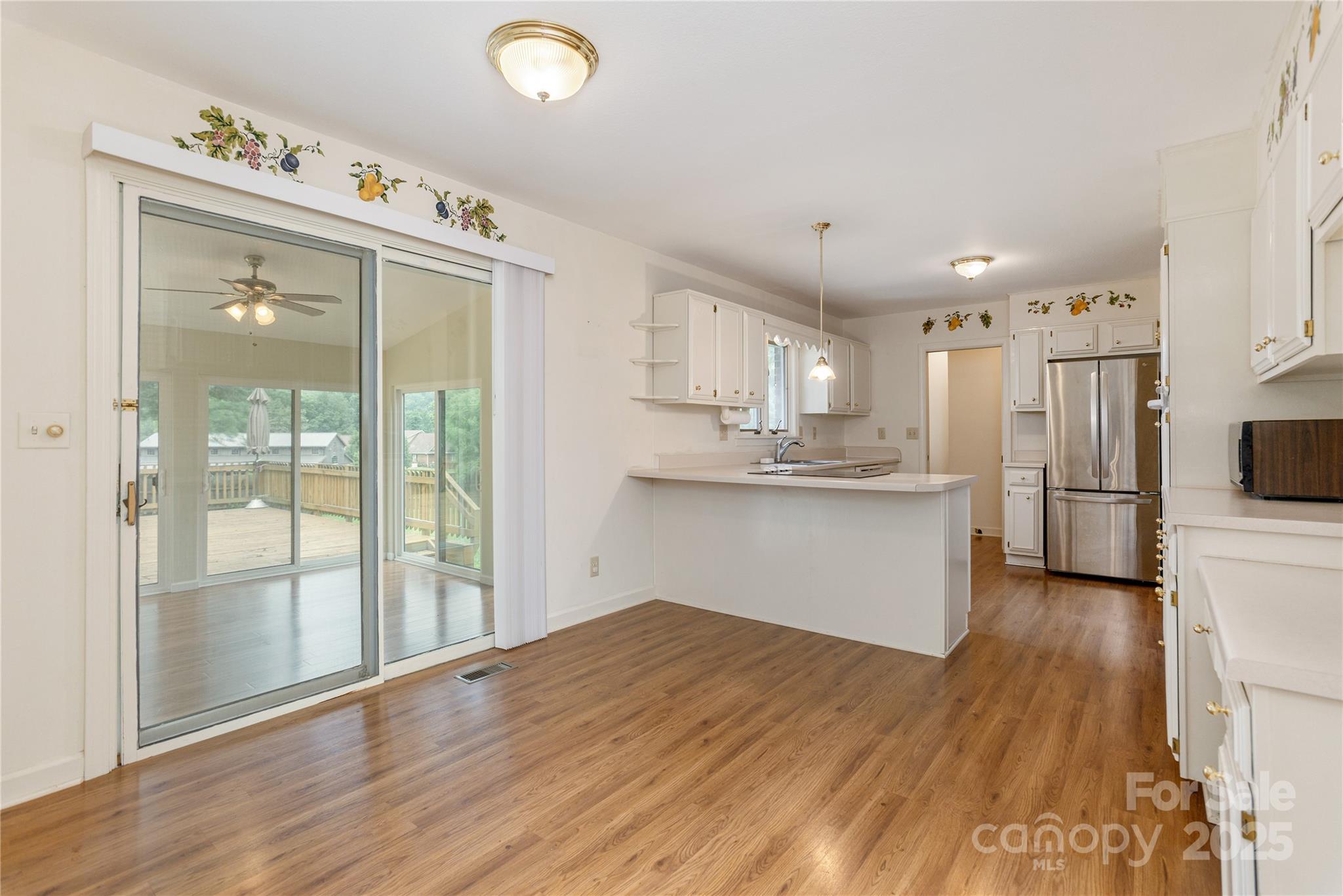 Hendersonville, North Carolina, 28791, United States, 3 Bedrooms Bedrooms, ,2 BathroomsBathrooms,Residential,For Sale,1910646