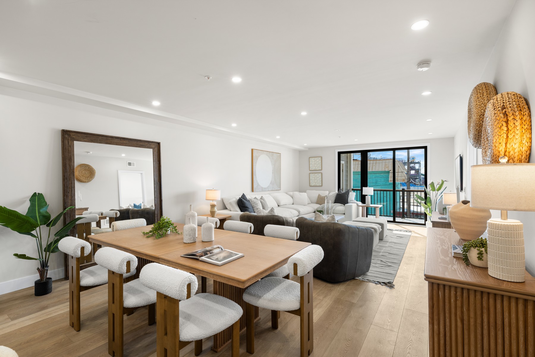  323 E Oak Avenue #202 - 物件實景