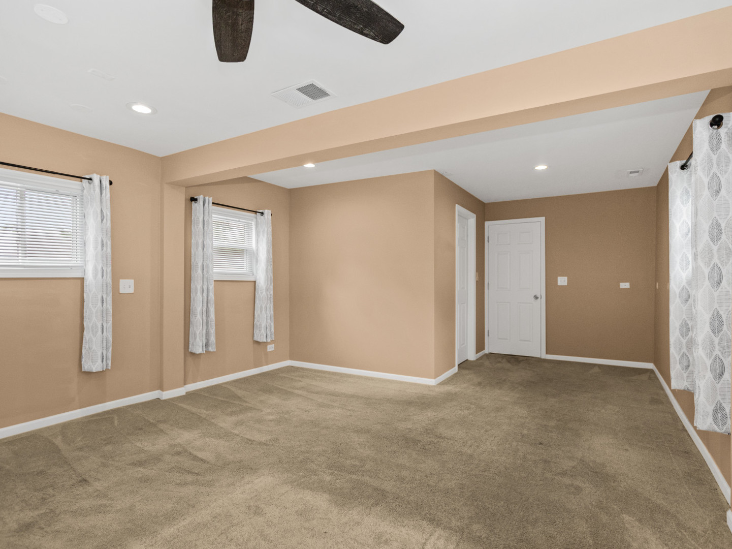 Evanston, Illinois, 60201, United States, 5 Bedrooms Bedrooms, ,3 BathroomsBathrooms,Residential,For Sale,1908877