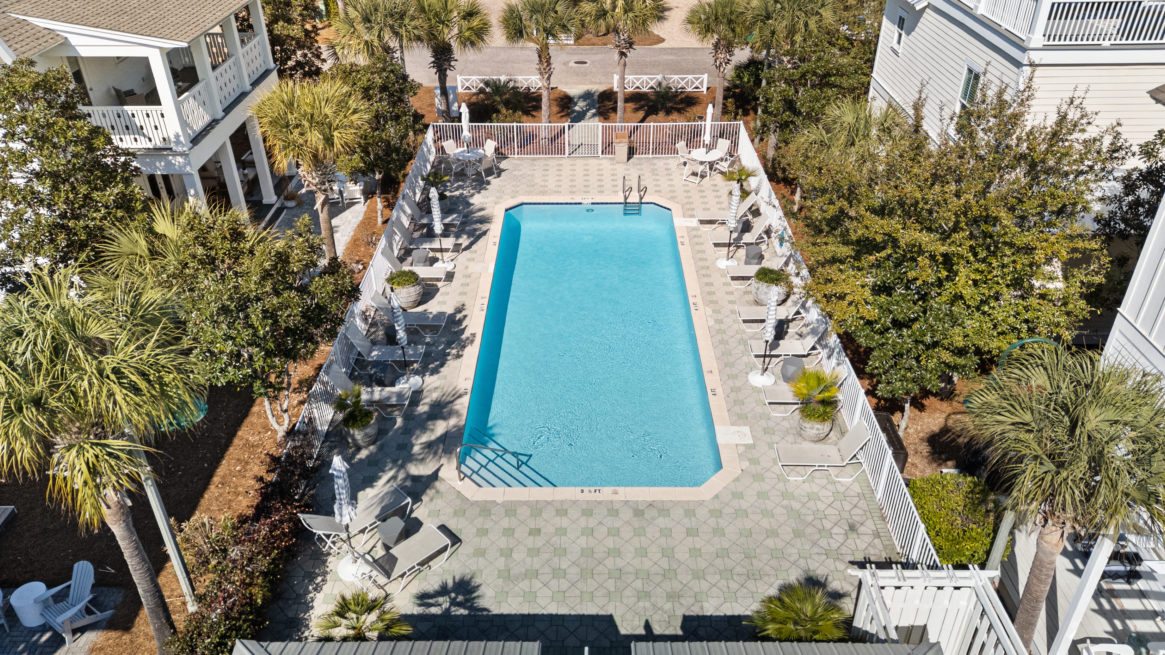  Three-Story Beach Retreat Near Public Beach Access And Local Favorites - 物件實景