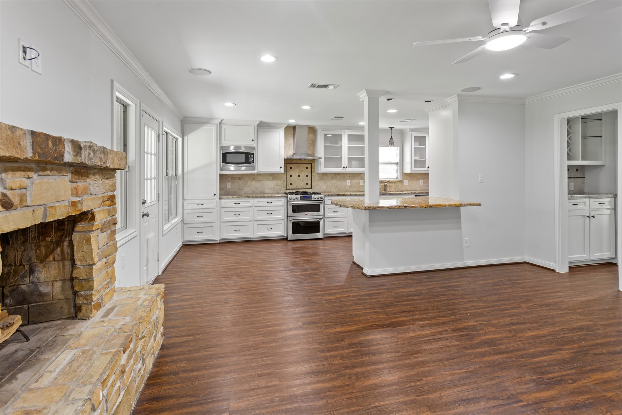Houston, Texas, 77018, United States, 4 Bedrooms Bedrooms, ,3 BathroomsBathrooms,Residential,For Sale,1927156
