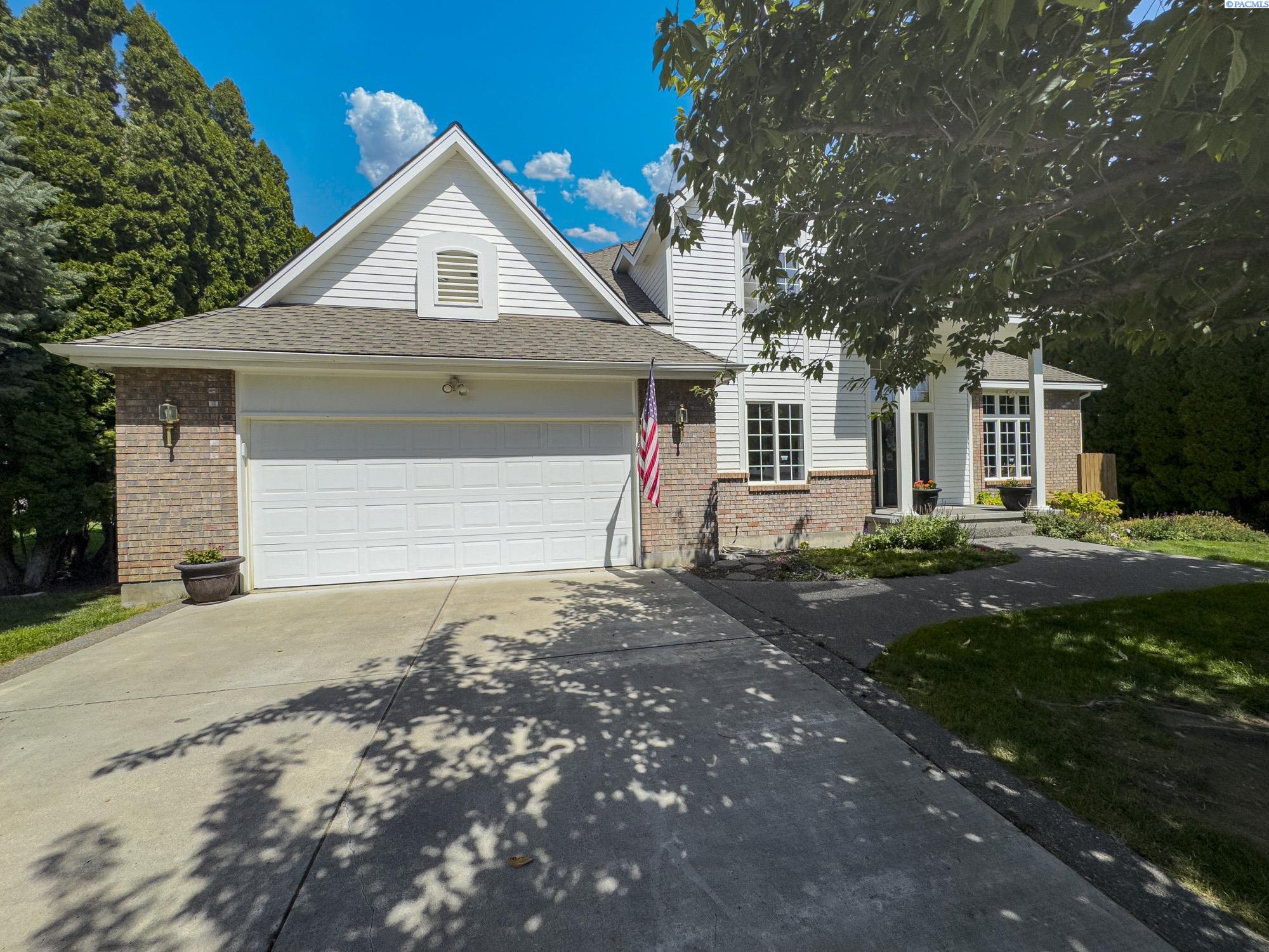 Richland, Washington, 99352, United States, 5 Bedrooms Bedrooms, ,4 BathroomsBathrooms,Residential,For Sale,1927234
