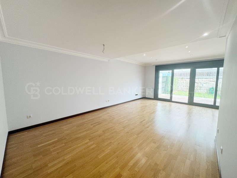 Pontevedra, Vigo, Castrelos - S?rdoma, S?rdoma Pon, Vigo, Galicia, ES, 4 Bedrooms Bedrooms, ,4 BathroomsBathrooms,Residential,For Sale,Pontevedra, Vigo, Castrelos - S?rdoma, S?rdoma Pon,1479301