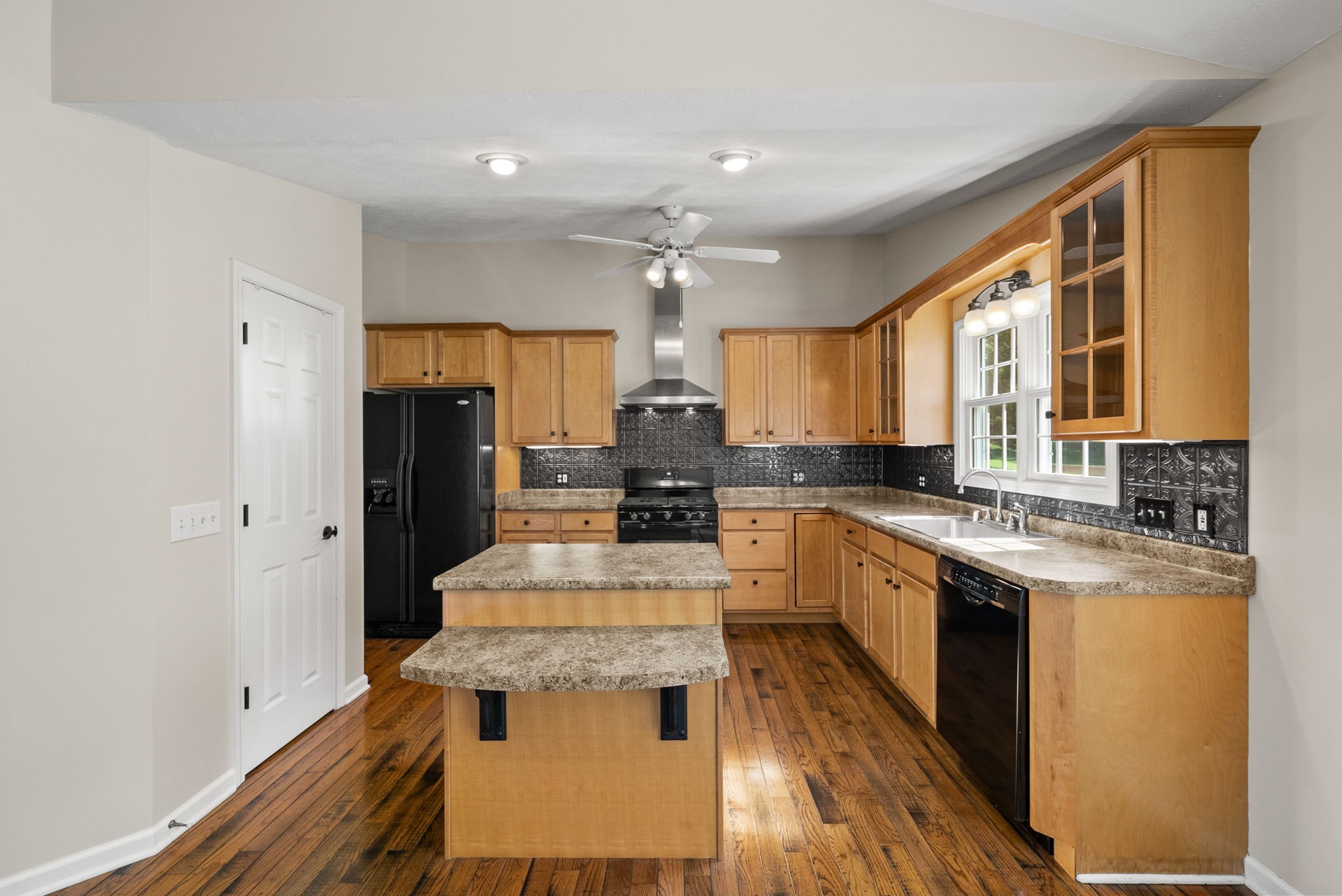 Cadiz, Kentucky, 42211, United States, 4 Bedrooms Bedrooms, ,3 BathroomsBathrooms,Residential,For Sale,1977115