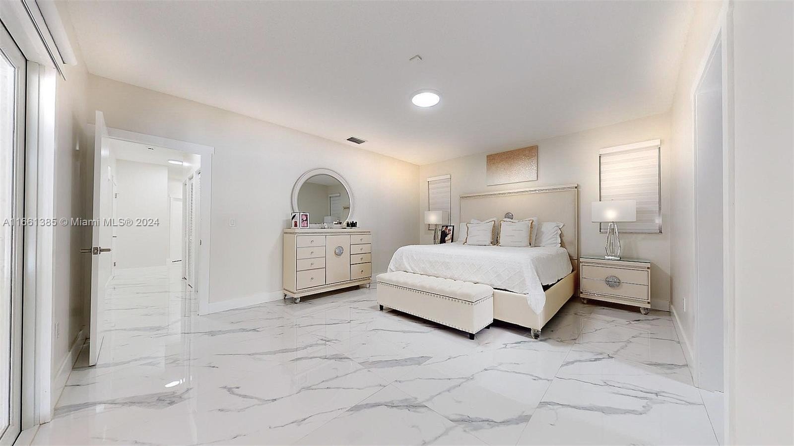 Miami, Florida, 33175, United States, 5 Bedrooms Bedrooms, ,4 BathroomsBathrooms,Residential,For Sale,1978992