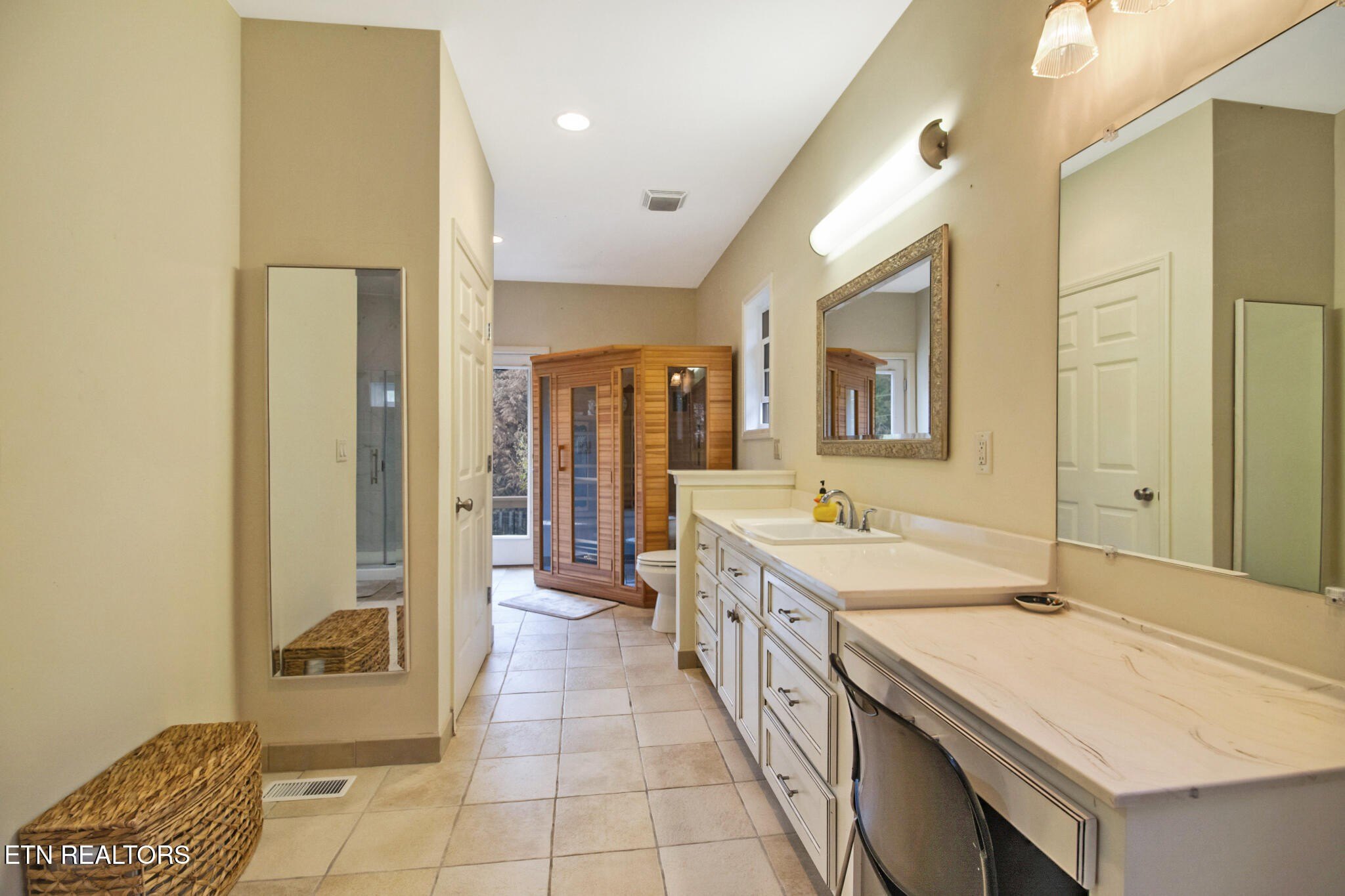 Crossville, Tennessee, 38558, United States, 3 Bedrooms Bedrooms, ,4 BathroomsBathrooms,Residential,For Sale,1930230