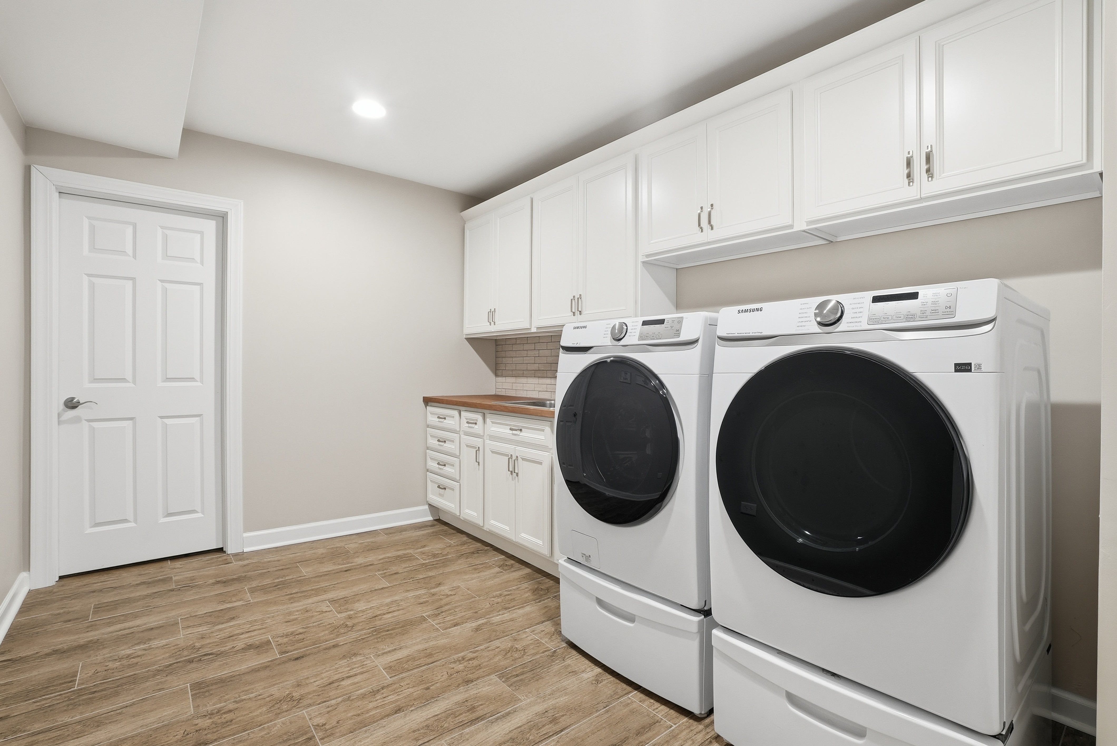  The Crown Jewel of Tall Grass: Waterfront Privacy Meets the Ultimate Layout - 物件實景