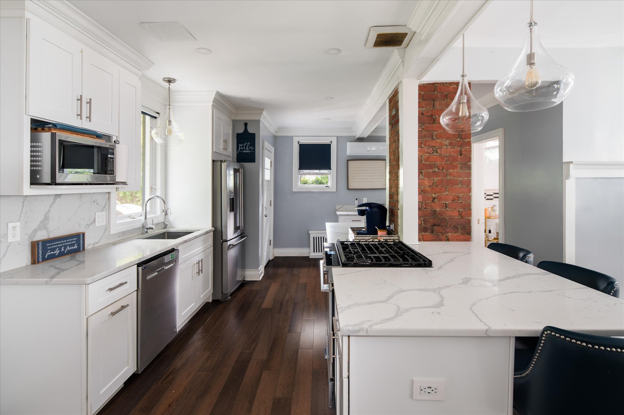  737 Bradley Street - 物件實景