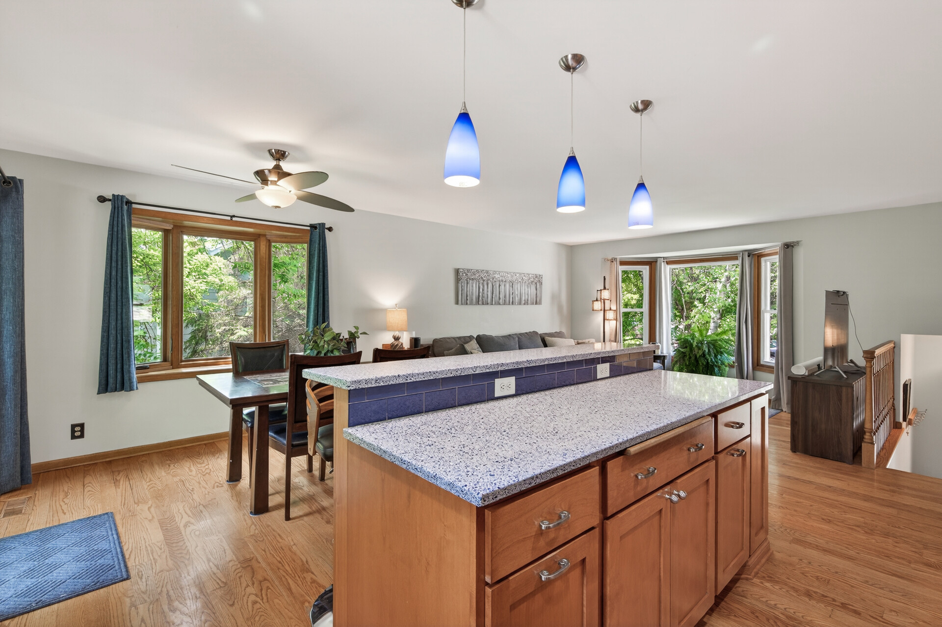  Wooded Retreat with Native Gardens and Expansive Outdoor Living - 物件實景