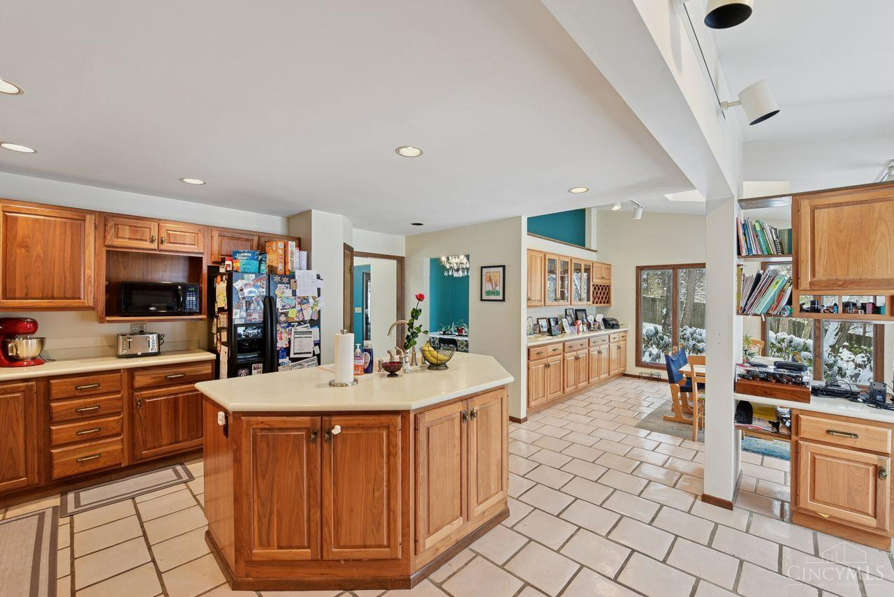 Anderson Twp, Ohio, 45255, United States, 4 Bedrooms Bedrooms, ,3 BathroomsBathrooms,Residential,For Sale,2001955