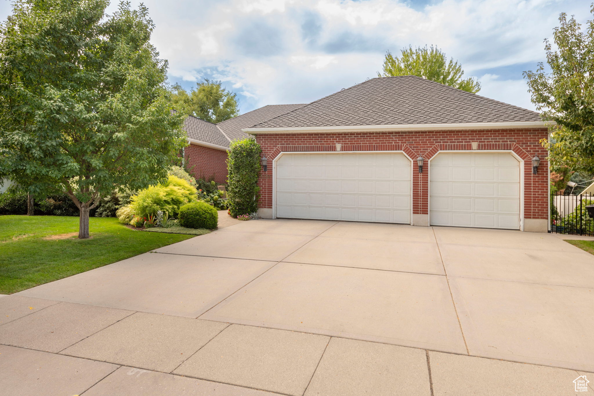 Murray, Utah, 84121, United States, 6 Bedrooms Bedrooms, ,2 BathroomsBathrooms,Residential,For Sale,1927419