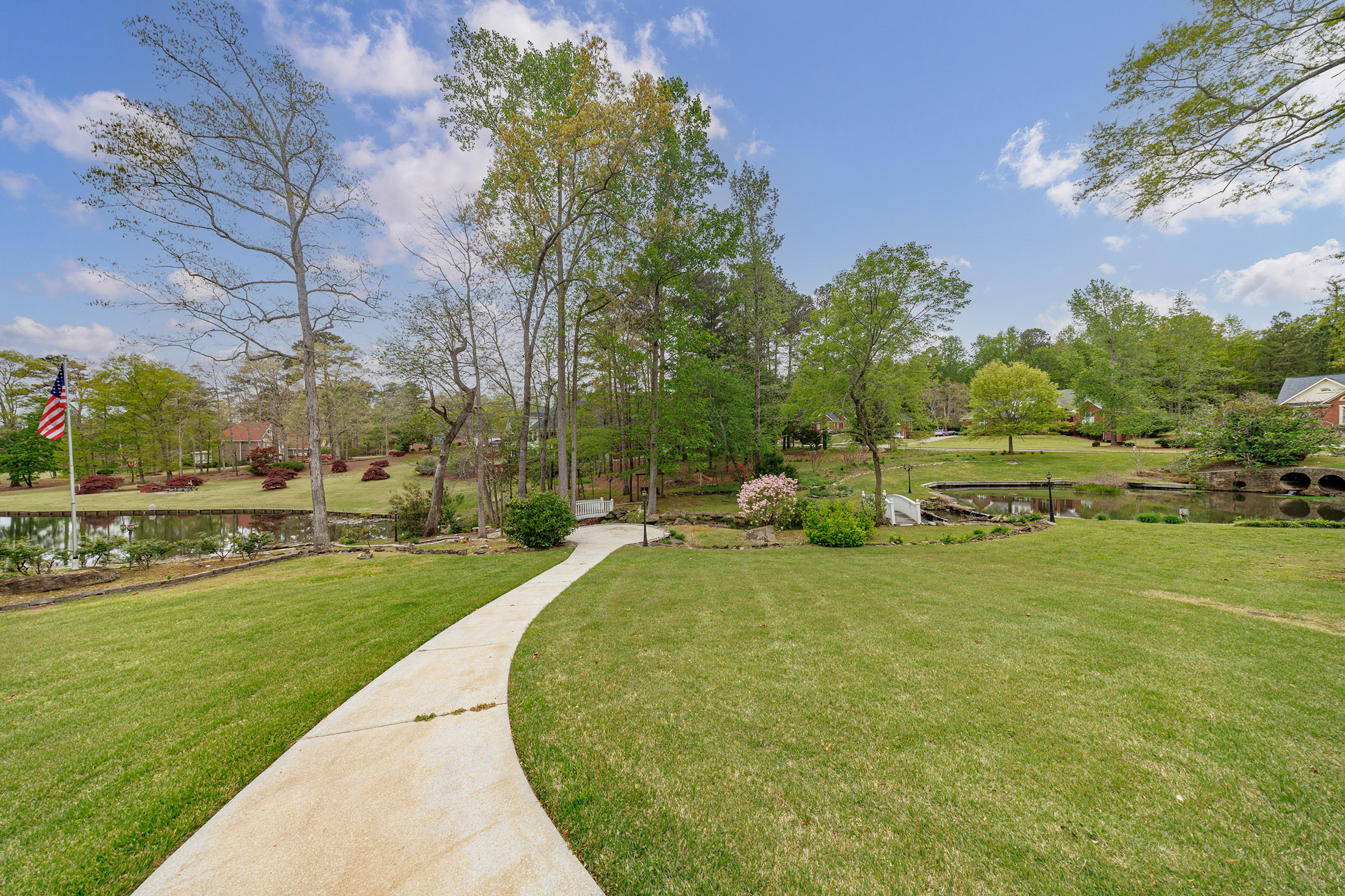  A Rare Opportunity to Own a Developer-Designed Lakefront Estate - 物件實景