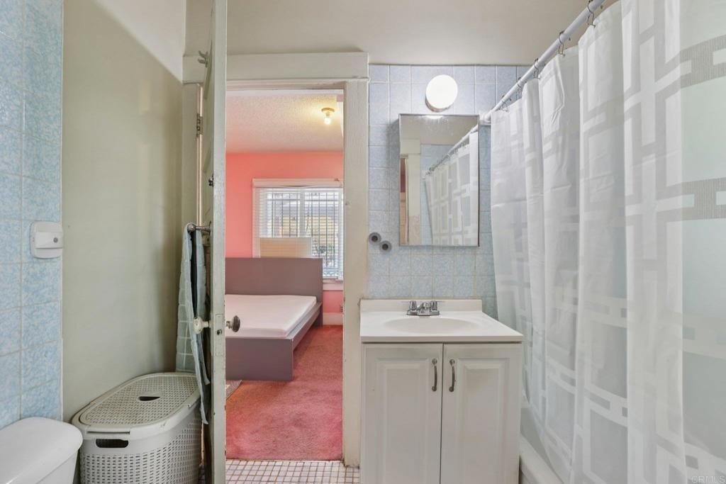 Los Angeles, California, 90038, United States, 3 Bedrooms Bedrooms, ,2 BathroomsBathrooms,Residential,For Sale,1925256