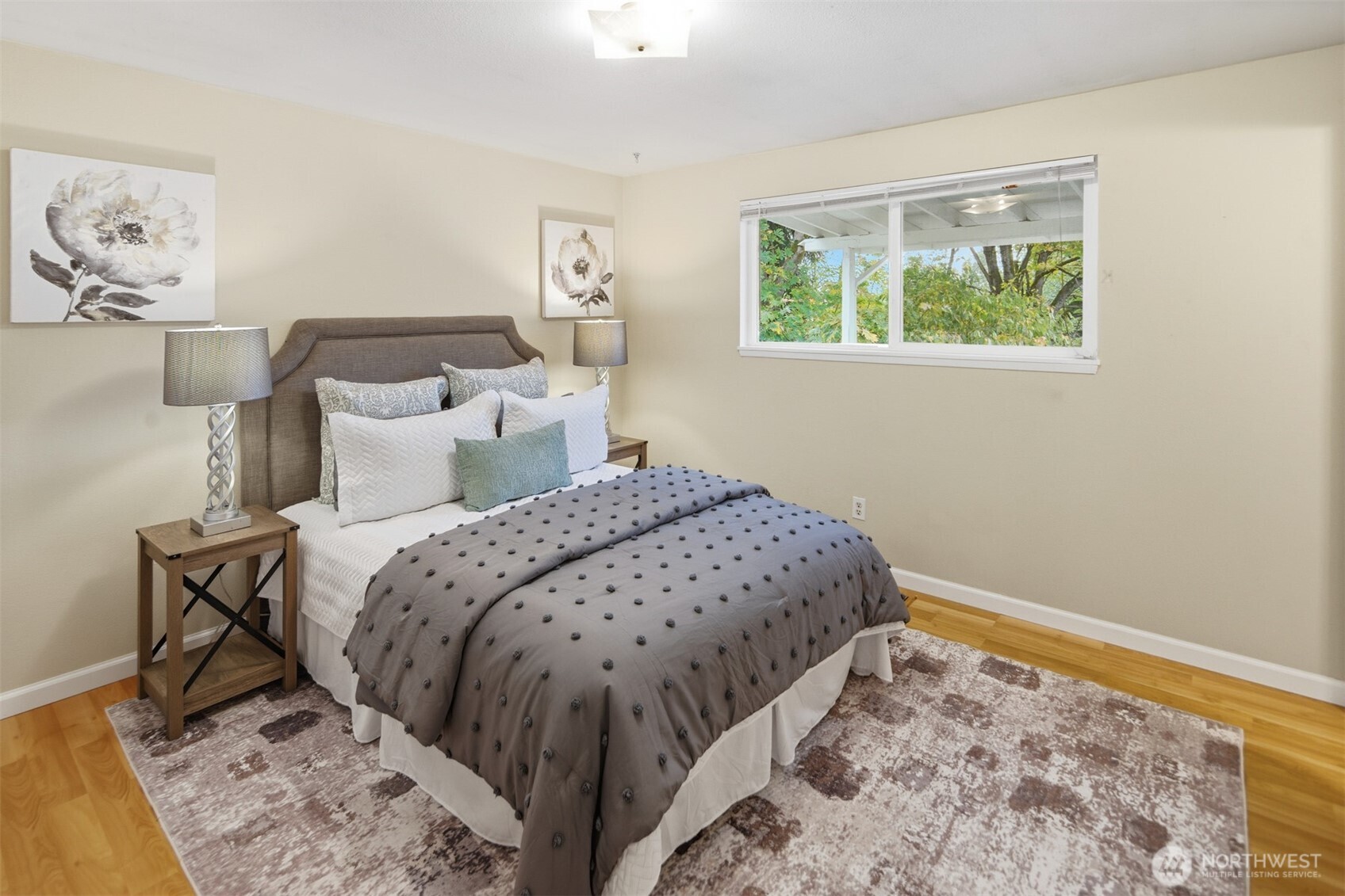 Kirkland, Washington, 98033, United States, 4 Bedrooms Bedrooms, ,3 BathroomsBathrooms,Residential,For Sale,1988062